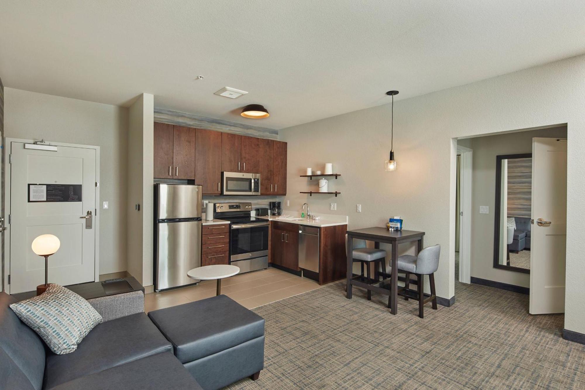 1 Bedroom Suite, 1 King, Sofa bed