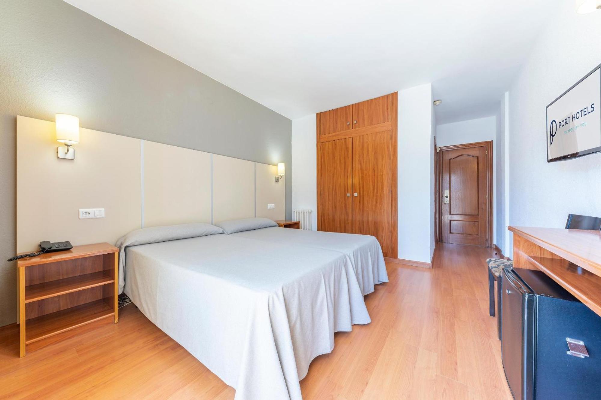 Habitación doble Essential con vistas a la piscina (2 adultos)