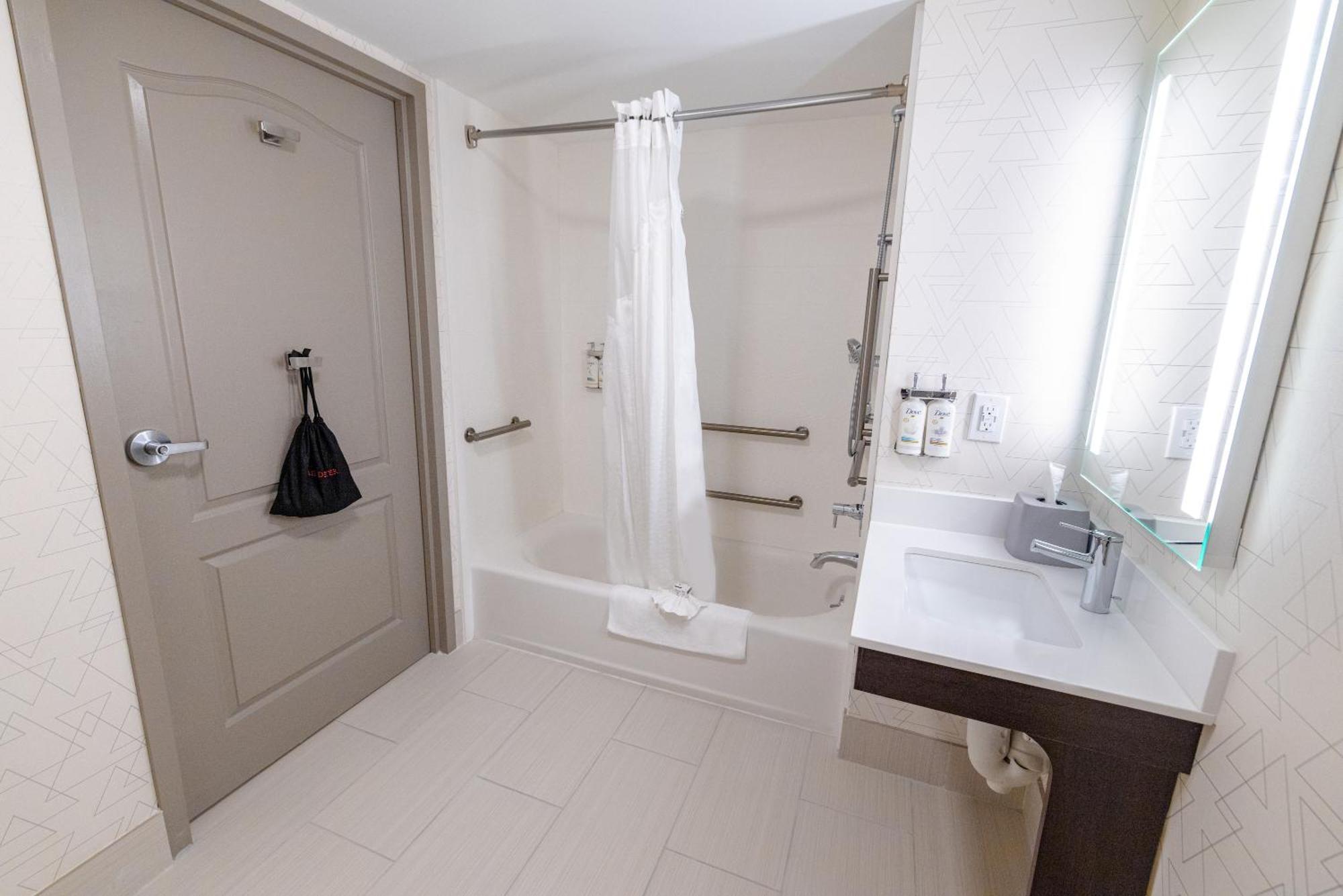 King Room - Mobility Access/Hearing Accessible