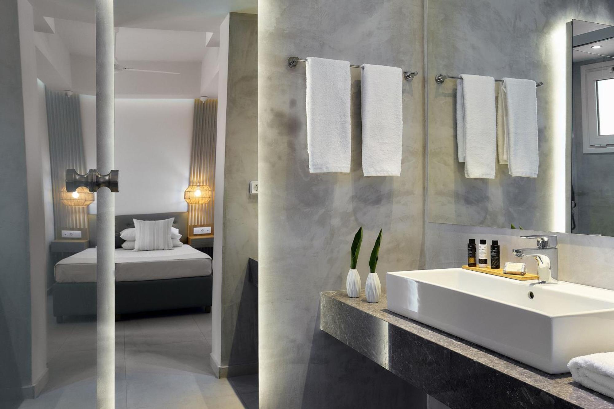 Classic Twin Room with Balcony and Inland View
