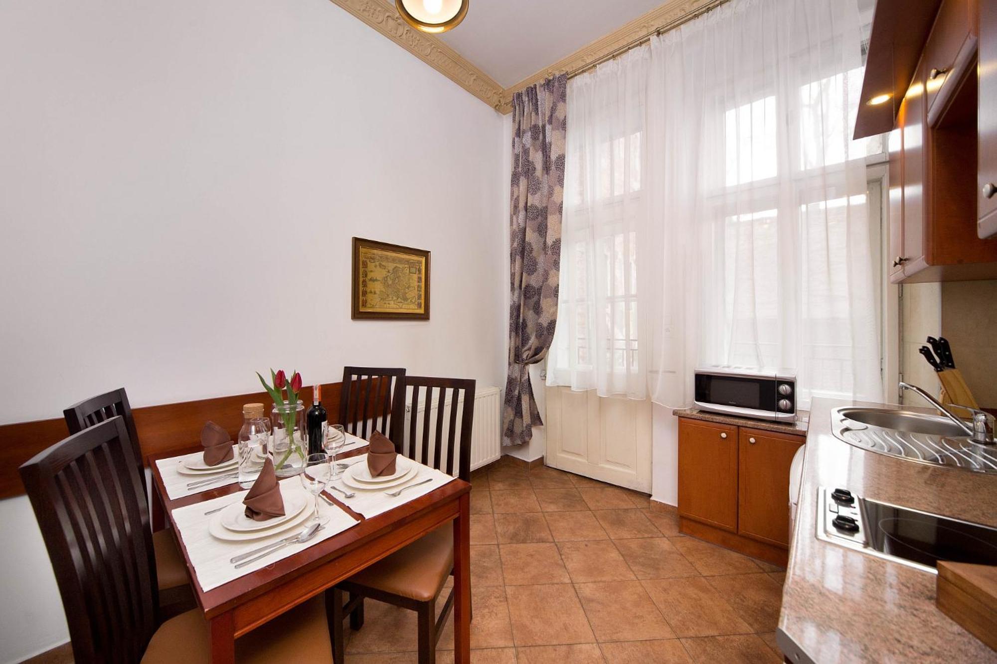 Apartamento de 1 dormitorio con balcón