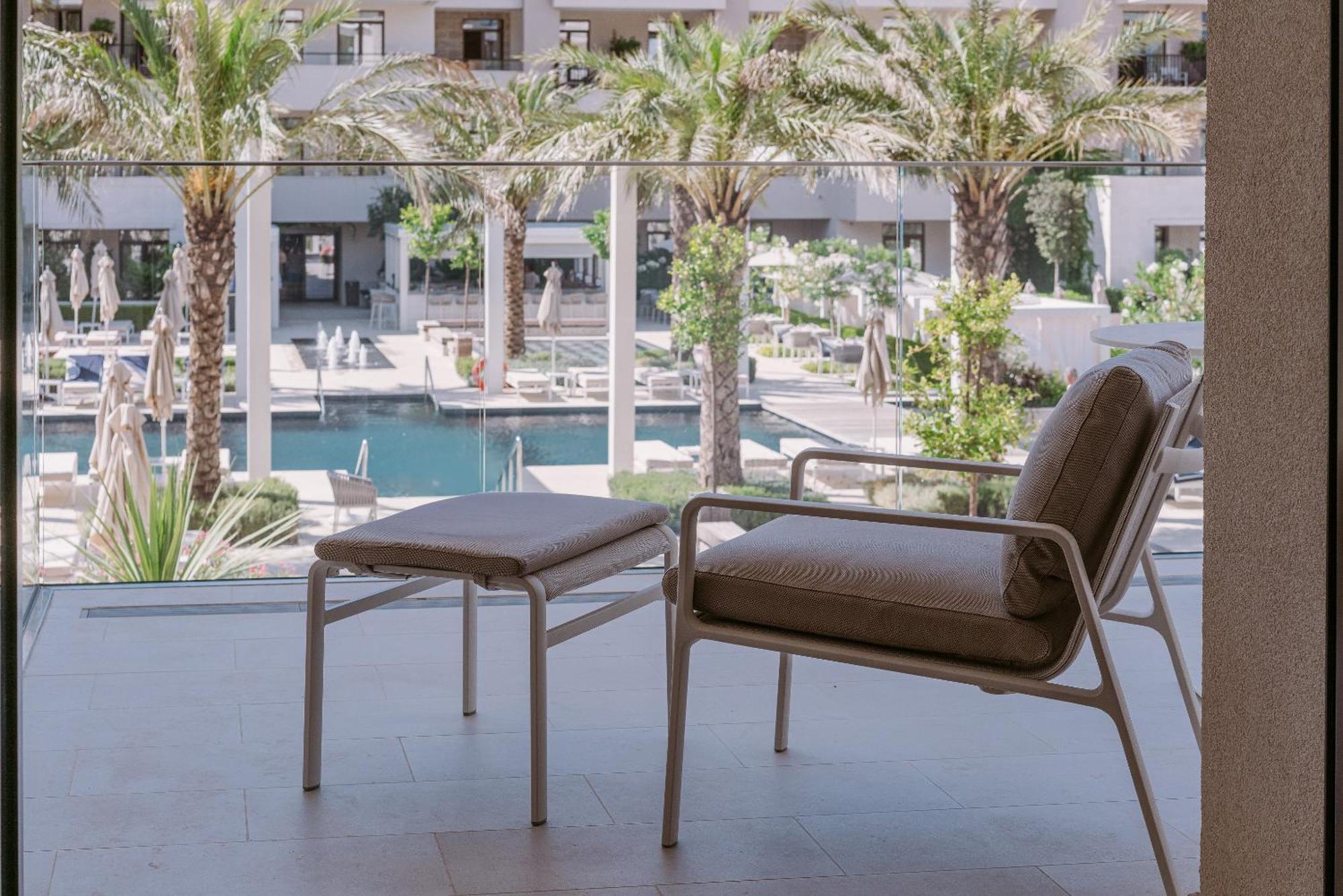 Premium King Room Balcony Pool View,1639580349:JPEG