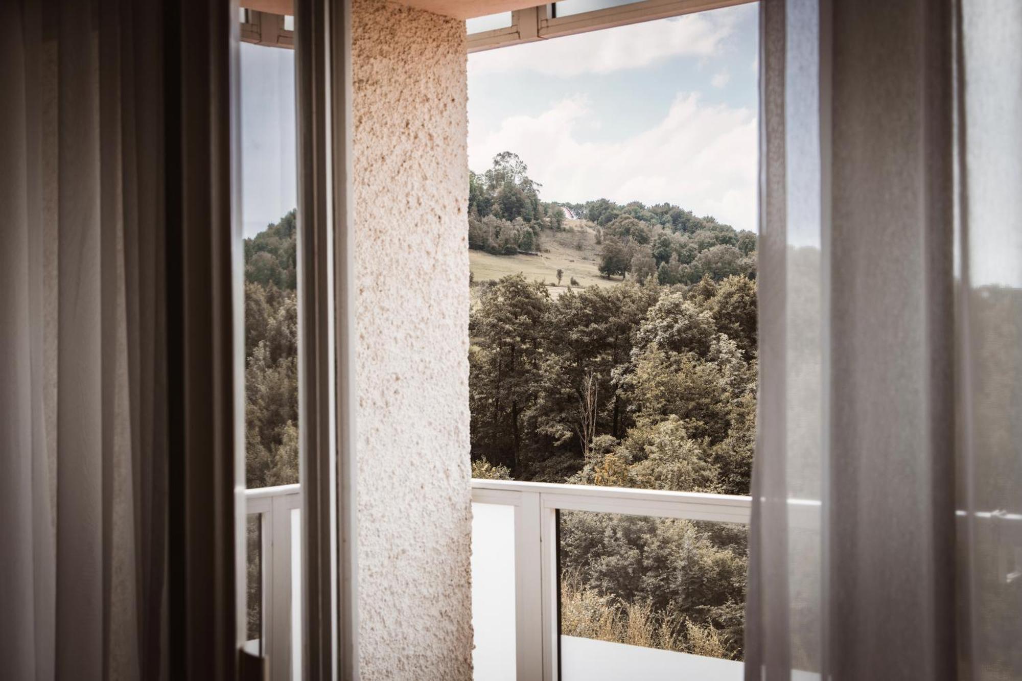 Doppelzimmer mit Balkon und Talblick