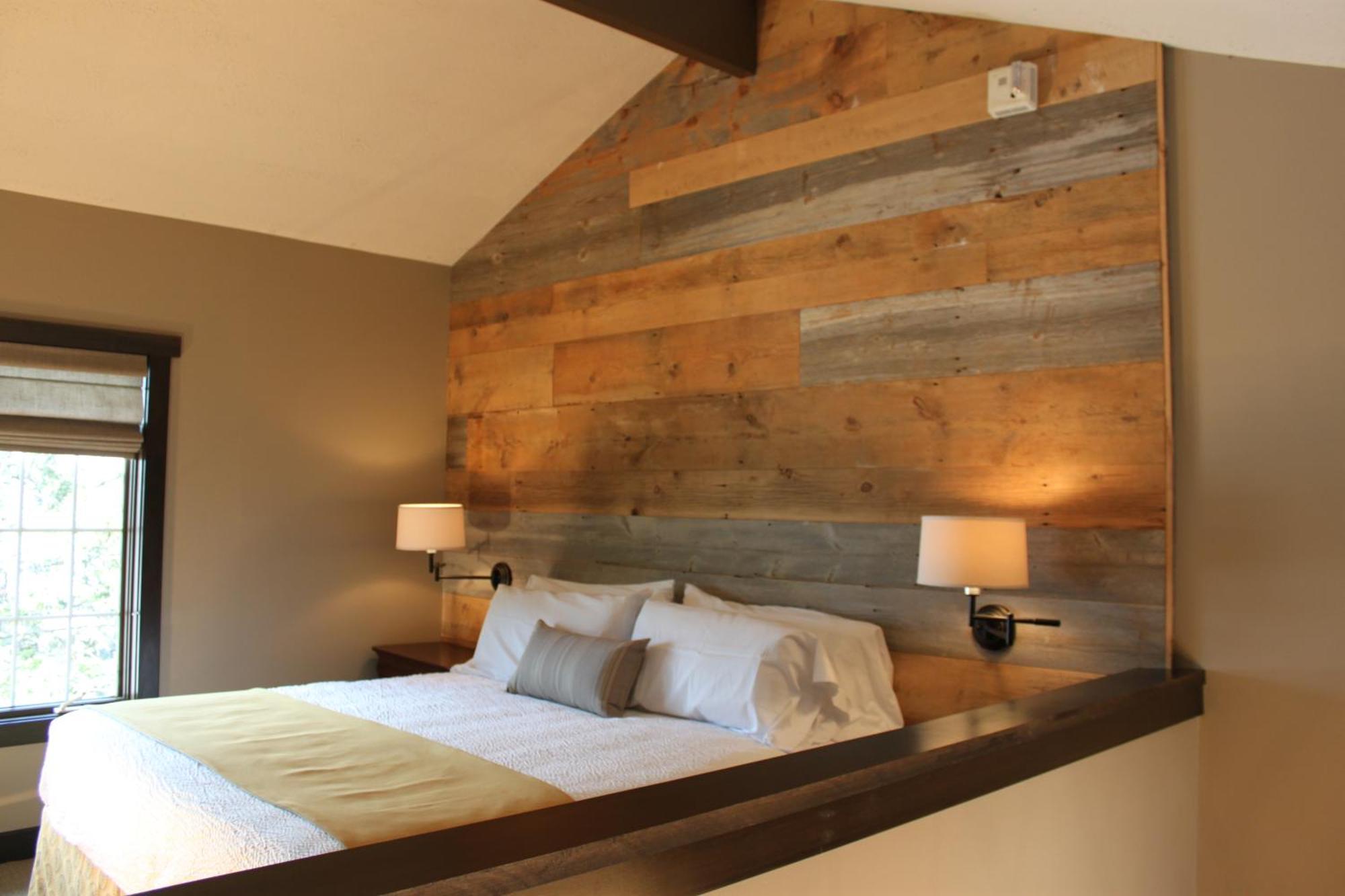 King Studio Loft - Dog Friendly/Non-Smoking