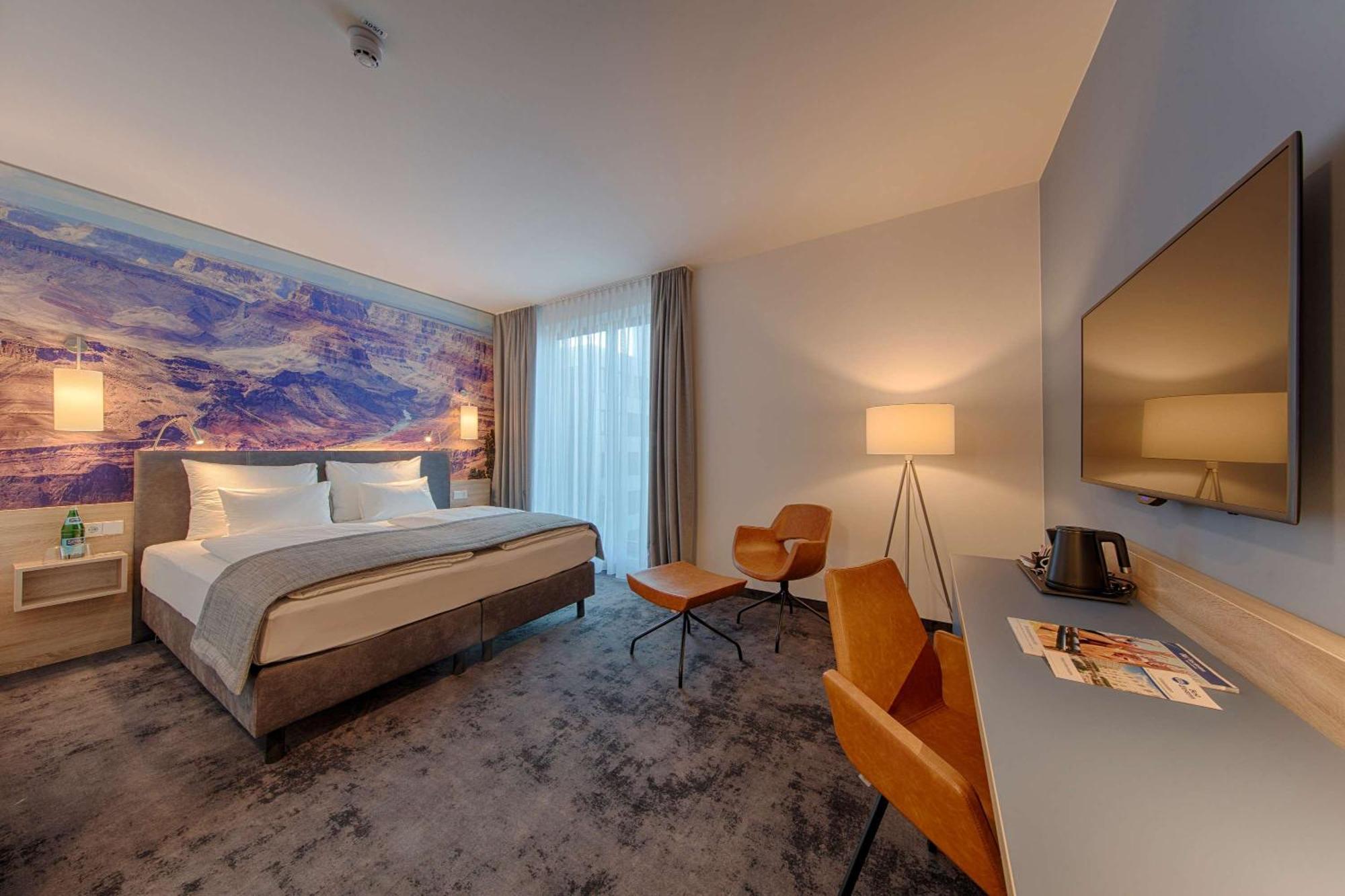 Größeres Komfort Zimmer mit Kingsize-Bett