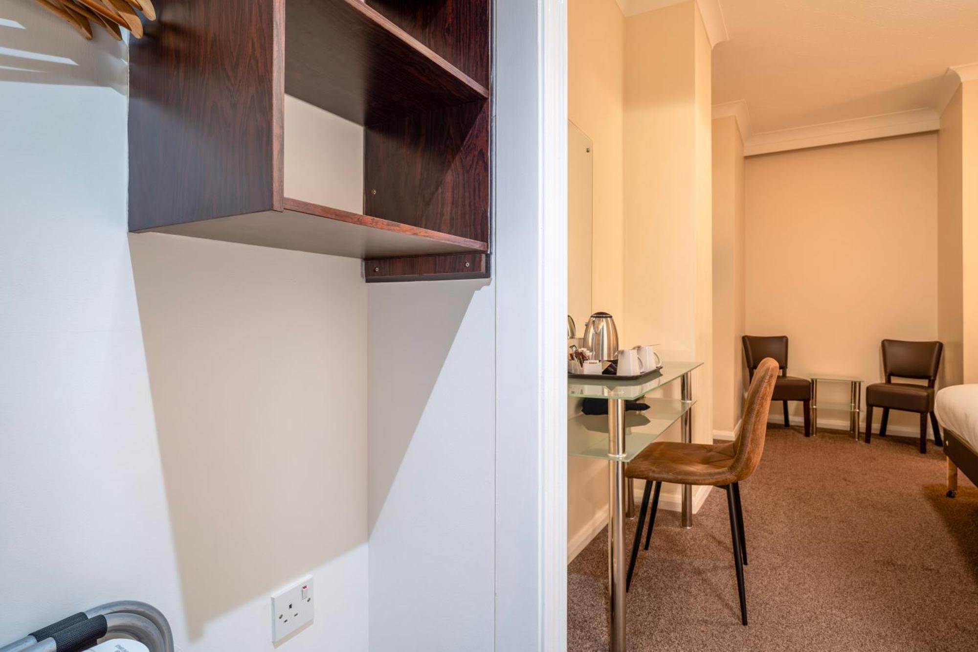 Chambre Double (Sans Fenêtre)