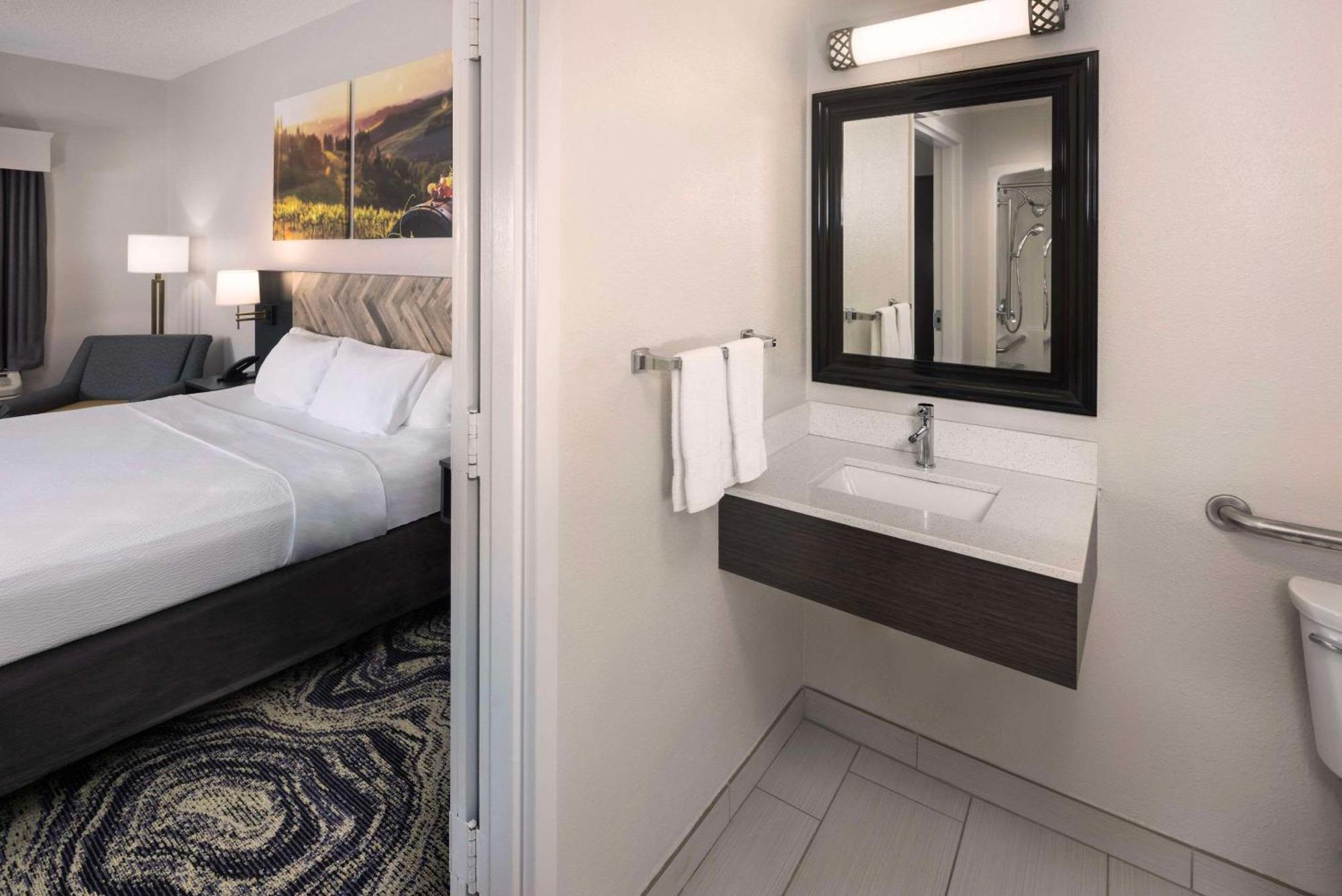 King Room - Accessible/Non-Smoking
