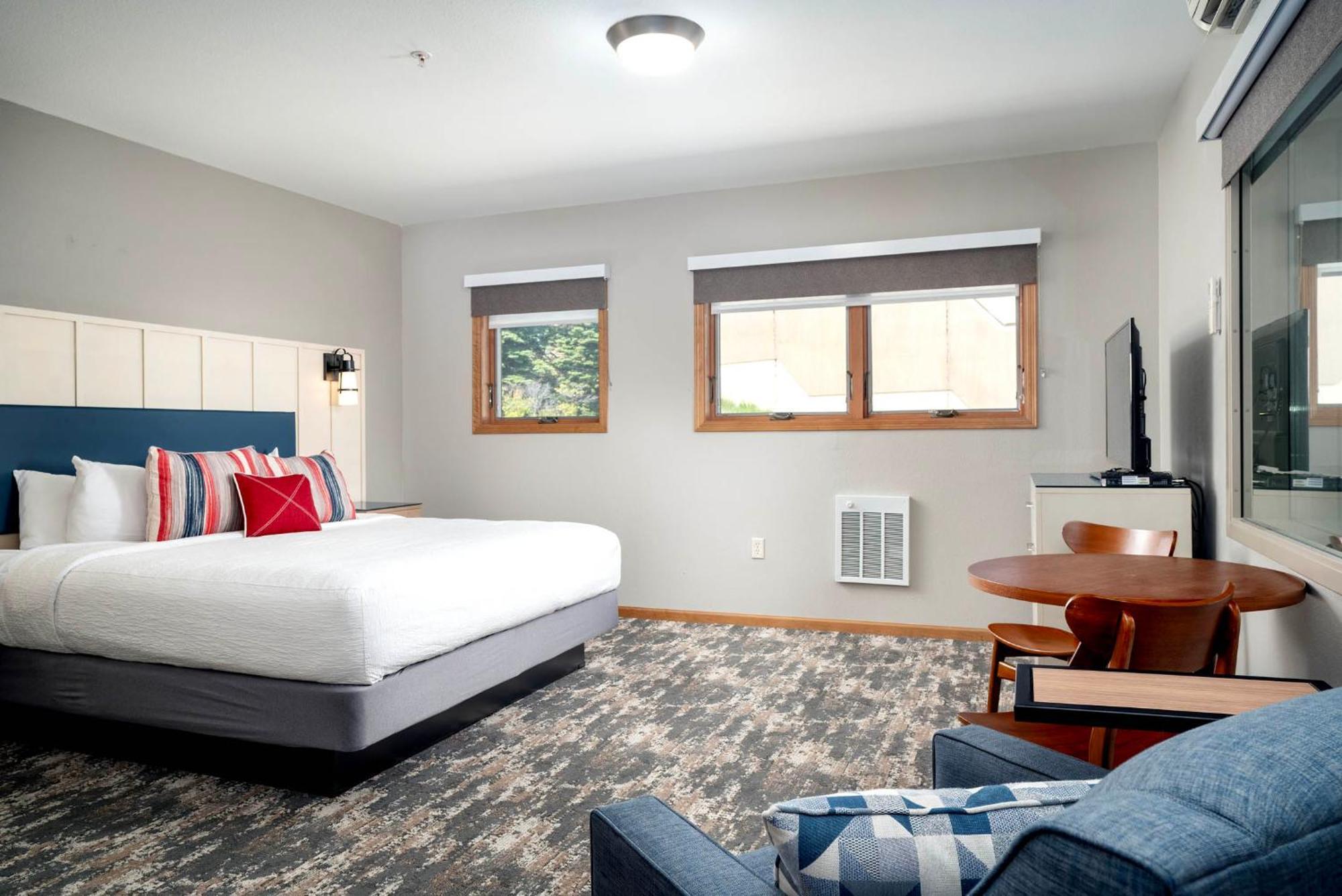 Standard Room Non-Lakeview,1642342910:JPEG