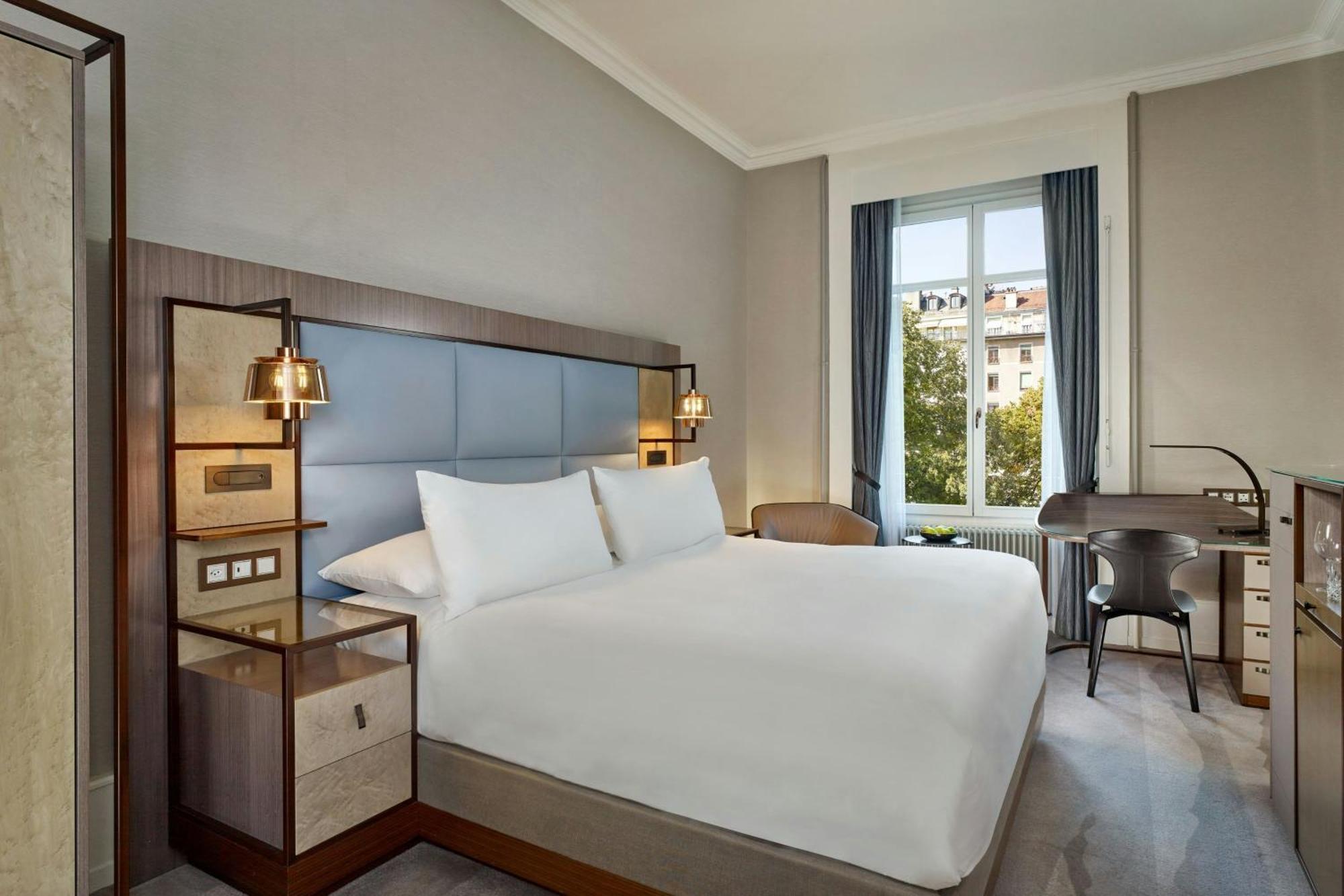 Quarto Clássico com 1 Cama King-size e Vista para o Jardim
