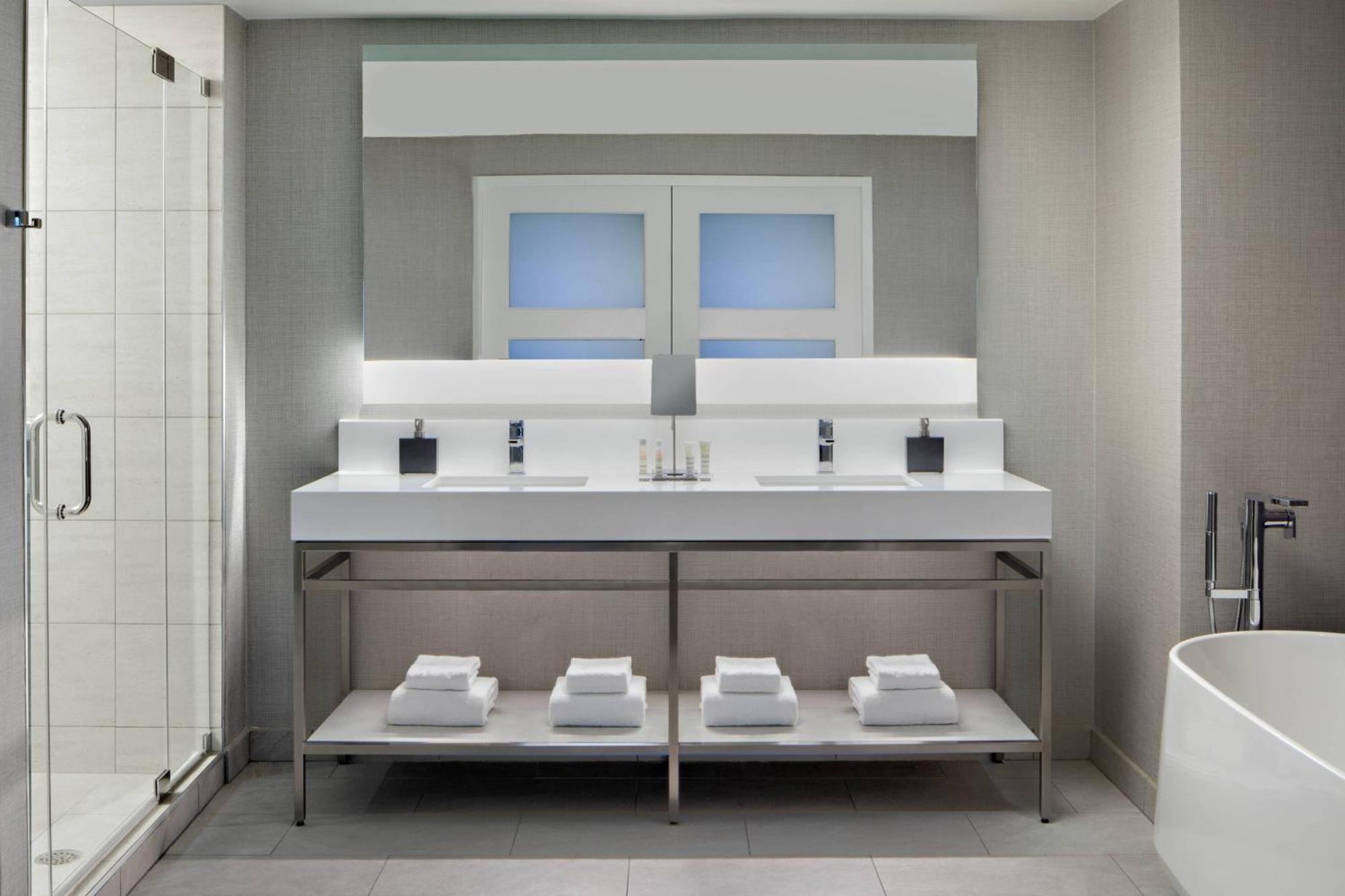 One-Bedroom Presidential King Suite with Sofa Bed