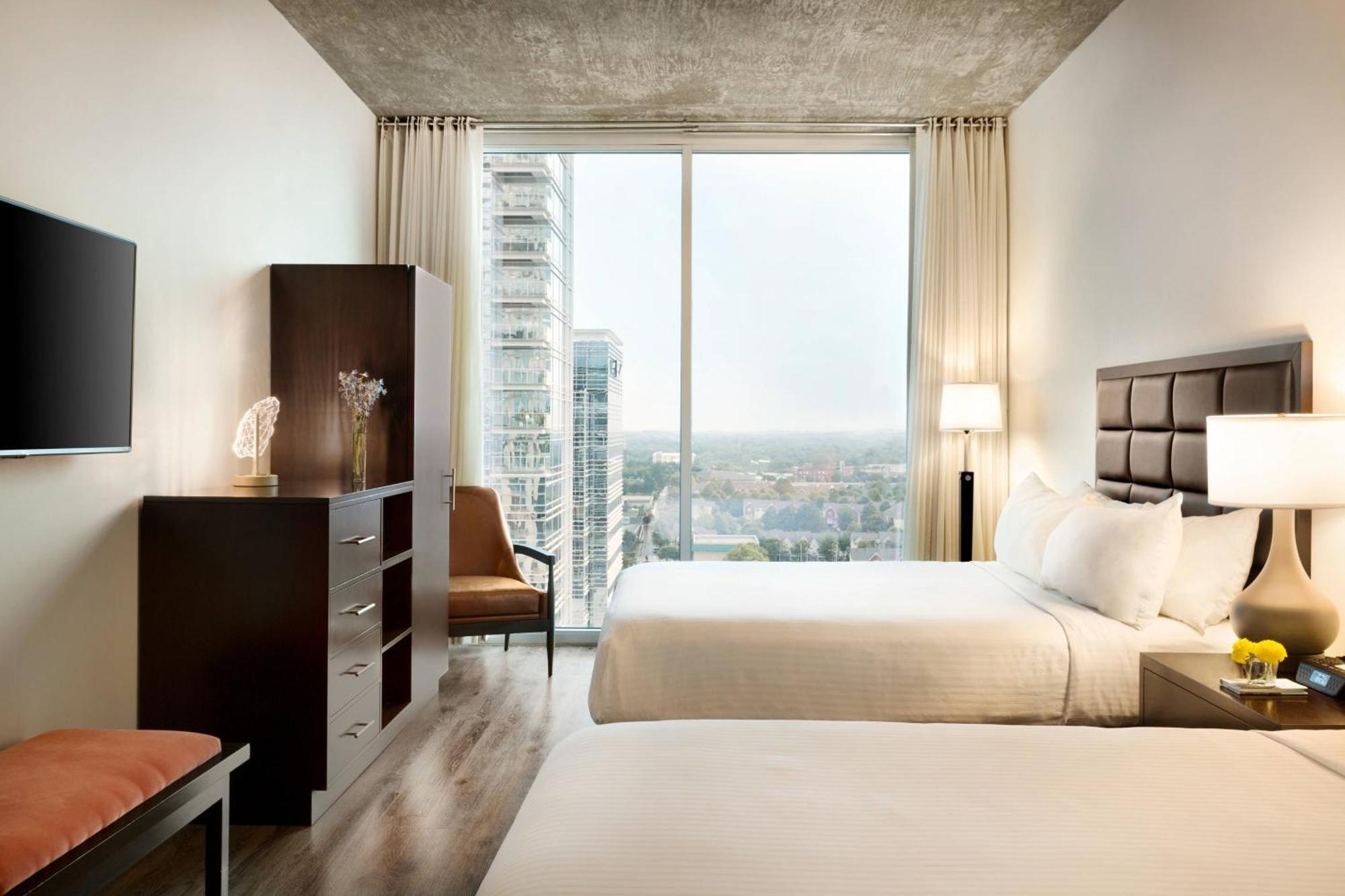 One-Bedroom Queen Suite with City View