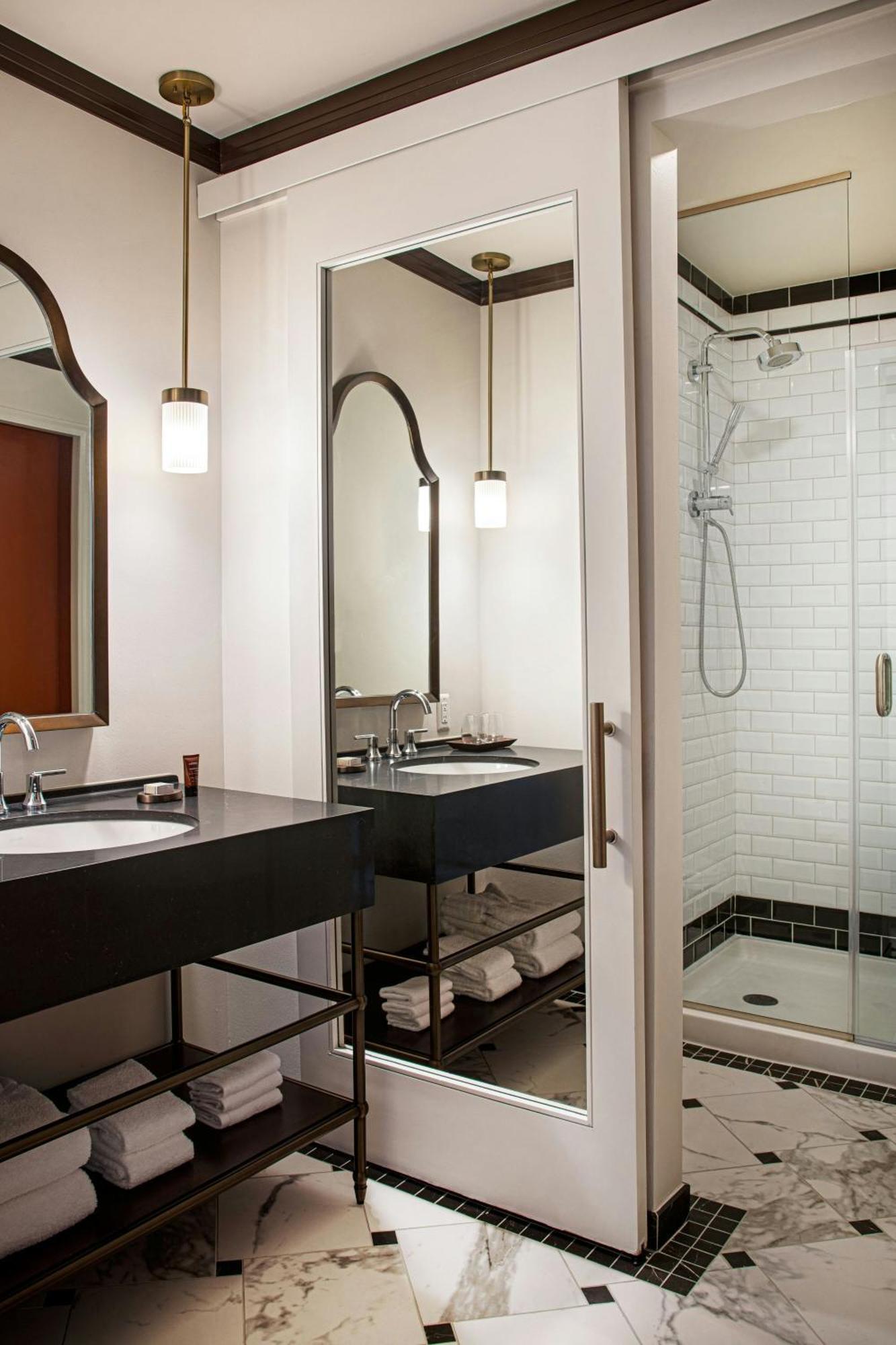 One-Bedroom King Suite,1643185874:JPEG