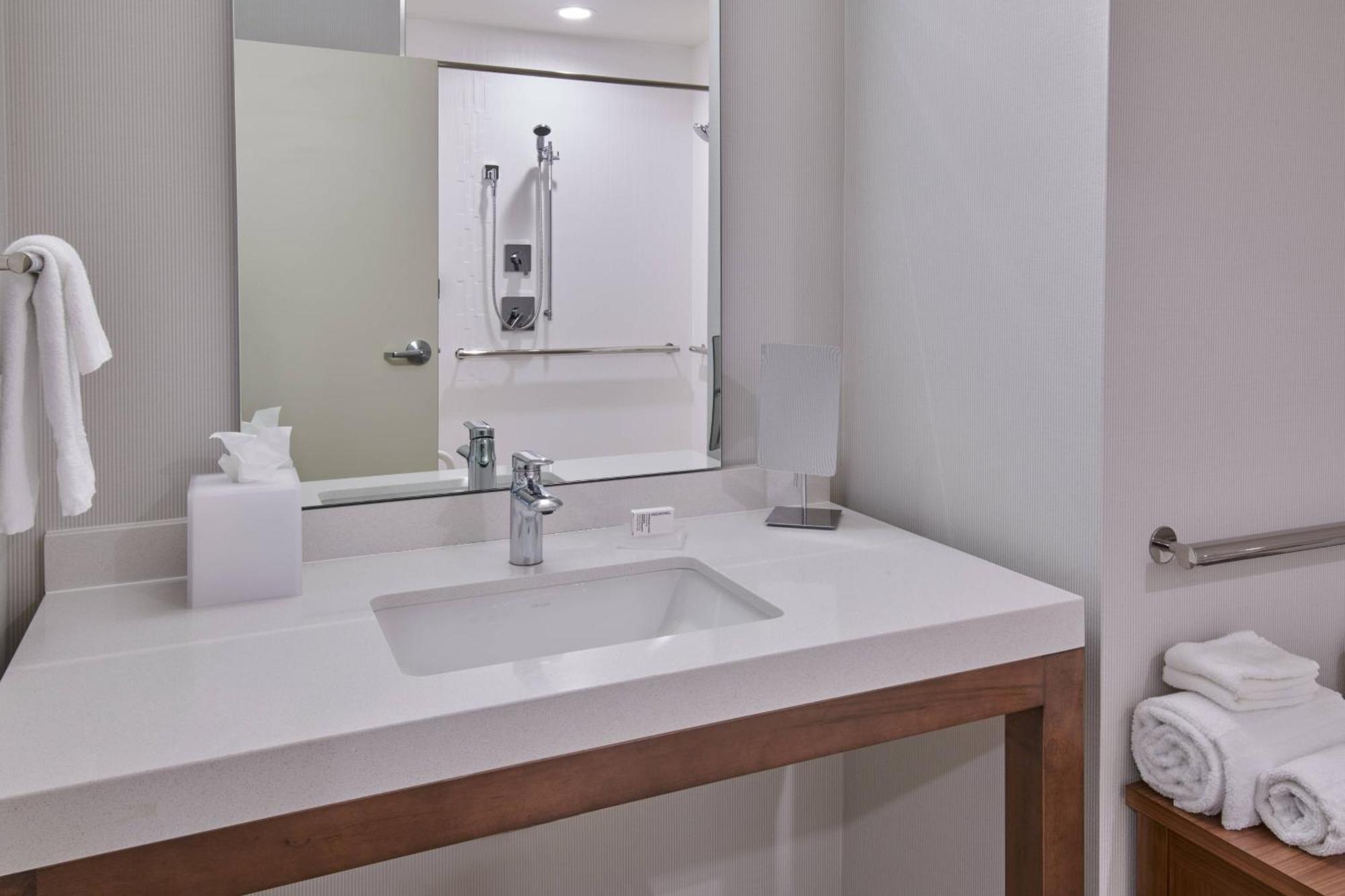 King Room with Valley View, Roll-In Shower and Sofa Bed - Mobility Access/Hearing Accessible