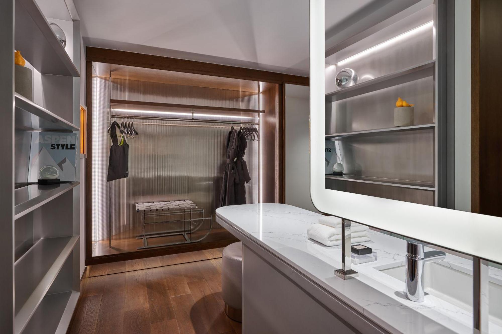 King Room with Street View