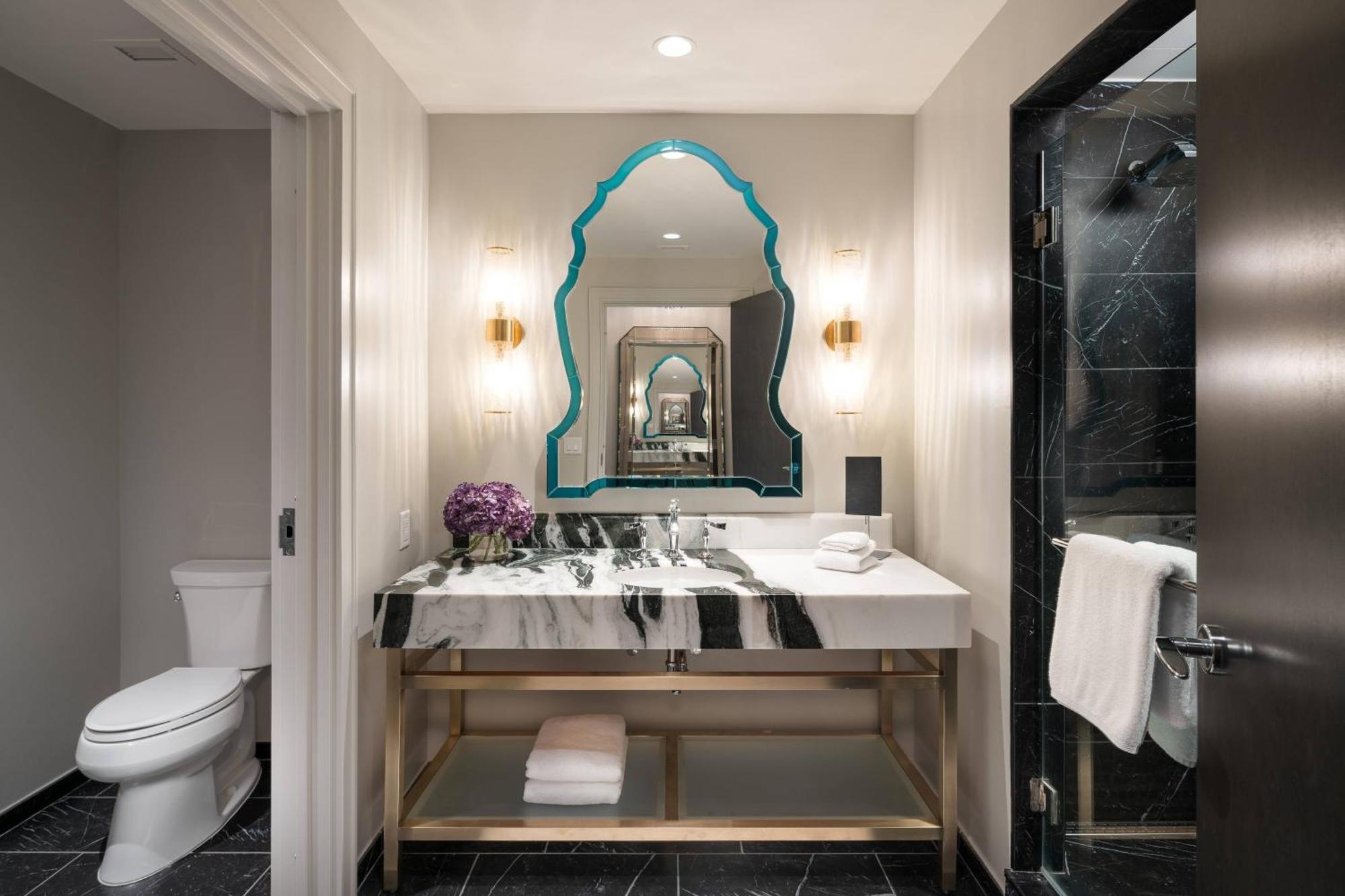 Guest room, 1 King, City view