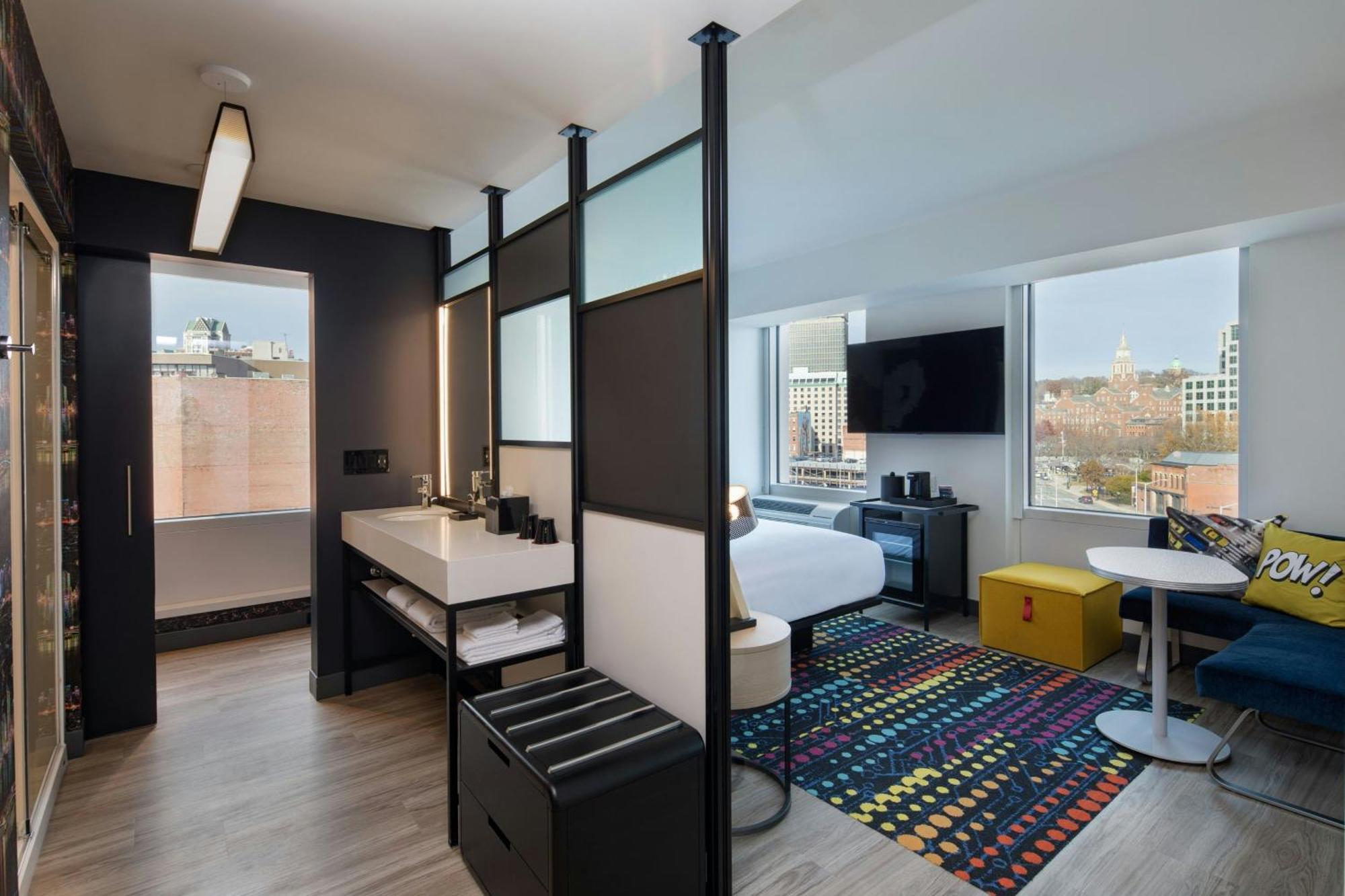 Aloft Guest Room with 1 King
