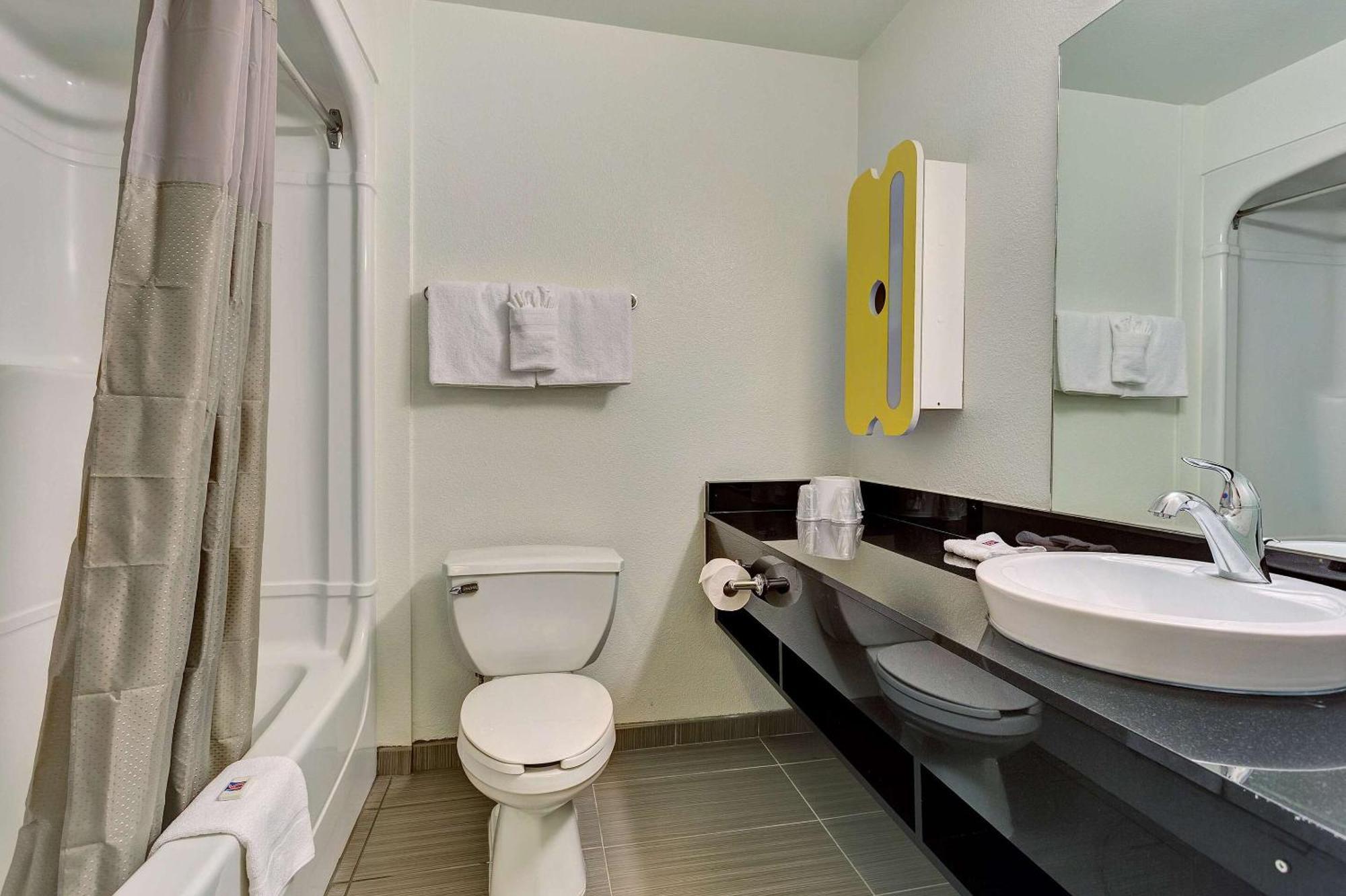1 King Bed |Near San Carlos Airport