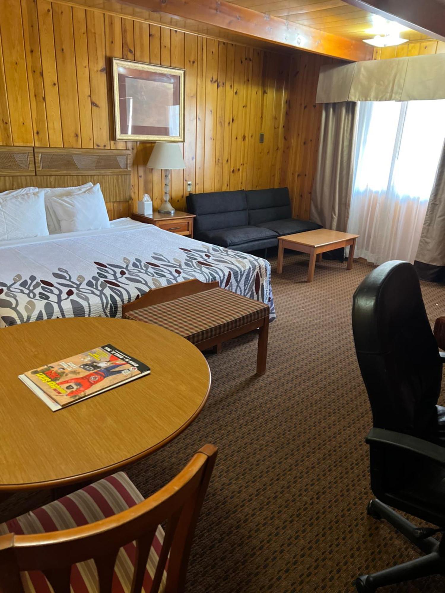 Deluxe King Suite