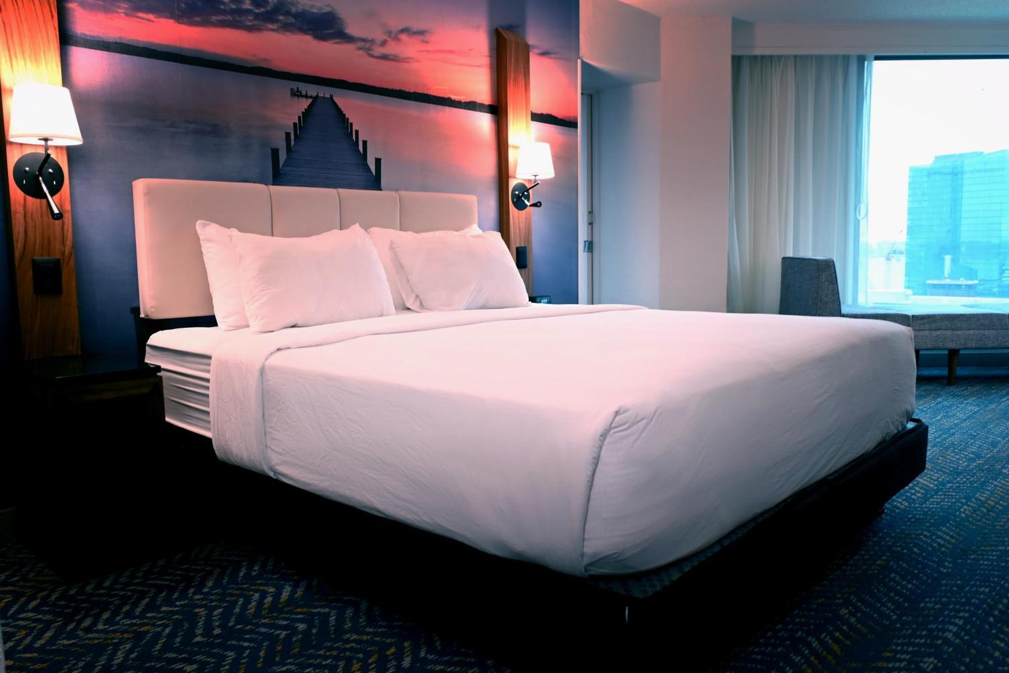 King Room with Roll-in Shower - Mobility Access/Non-Smoking,1644424635:JPEG