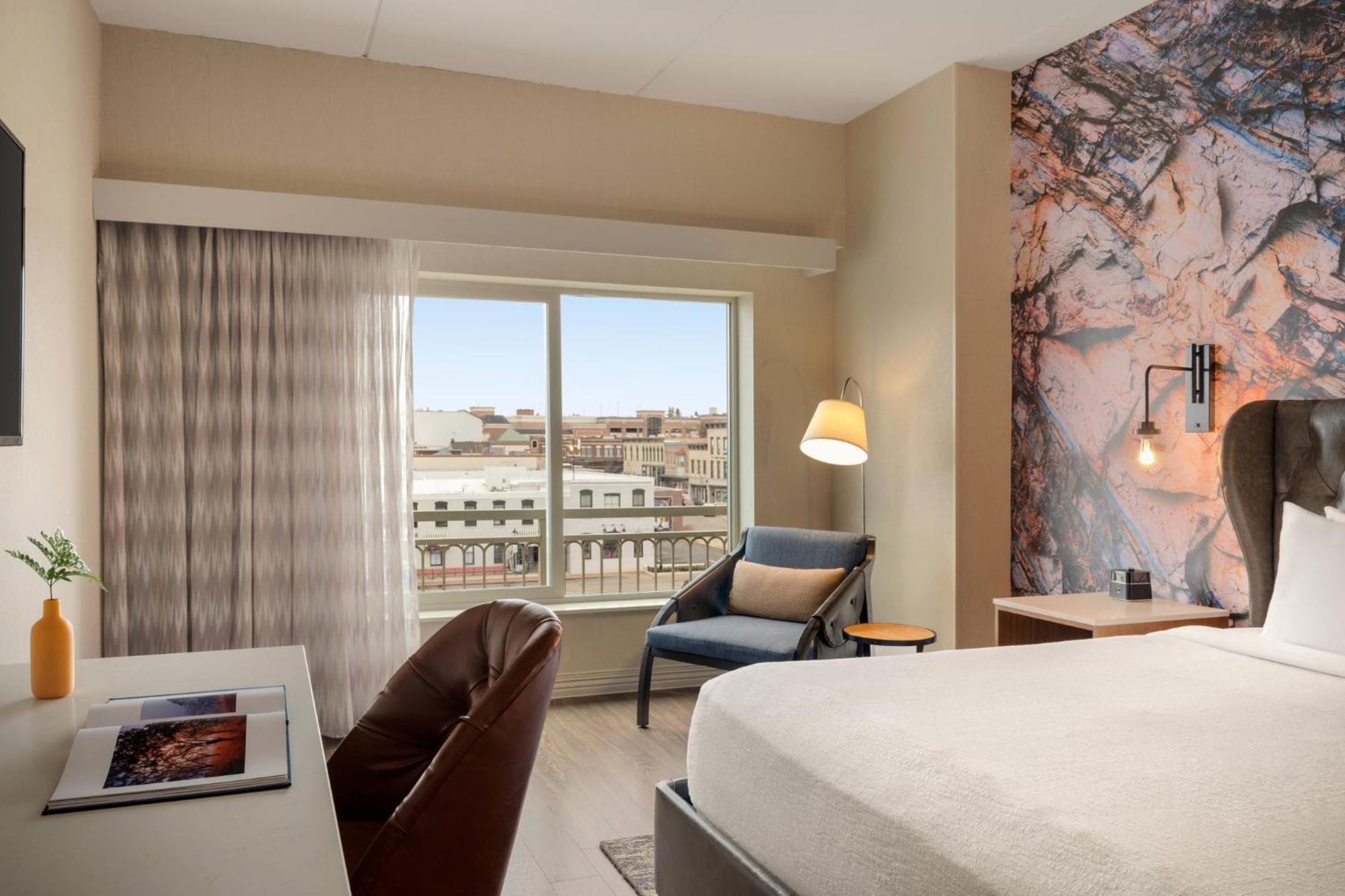 Standard King Room with River View