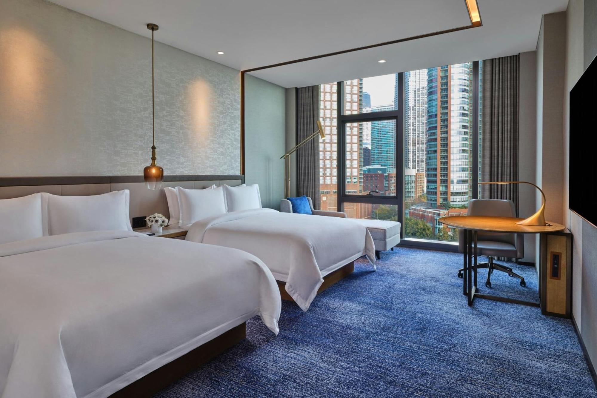 Deluxe Queen Zimmer mit zwei Queensize-Betten und Flussblick