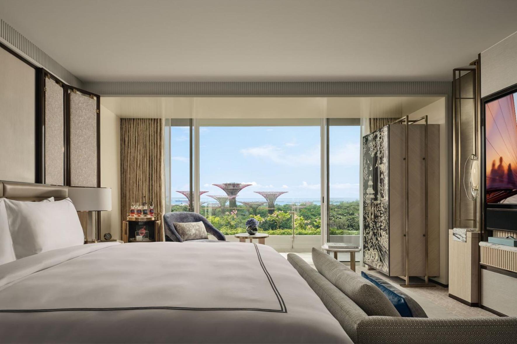 Sands Premier Kamer met Kingsize Bed en Uitzicht op de Tuinen aan de Baai