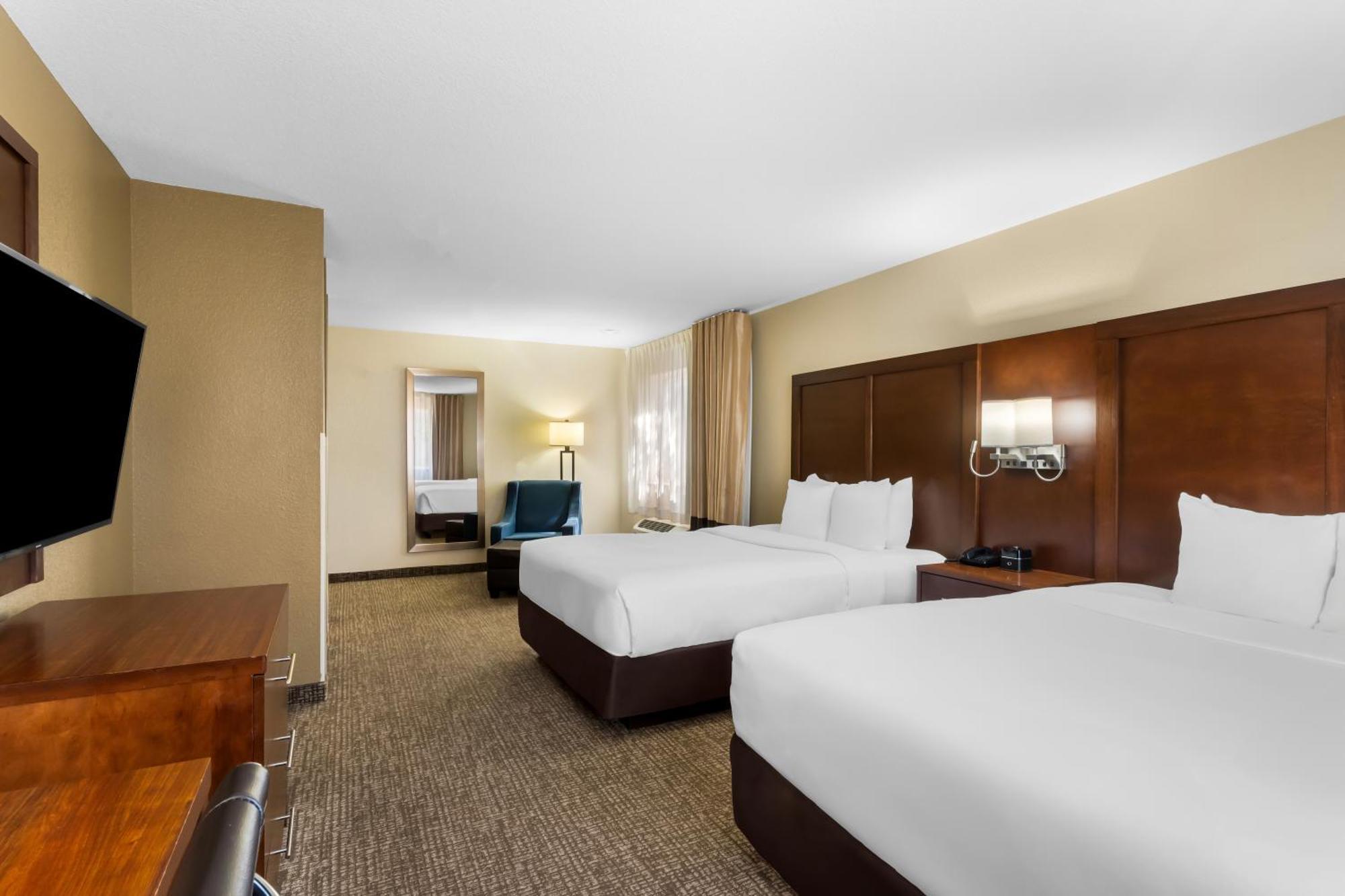 Queen Suite with Two Queen Beds - Accessible/Non-Smoking
