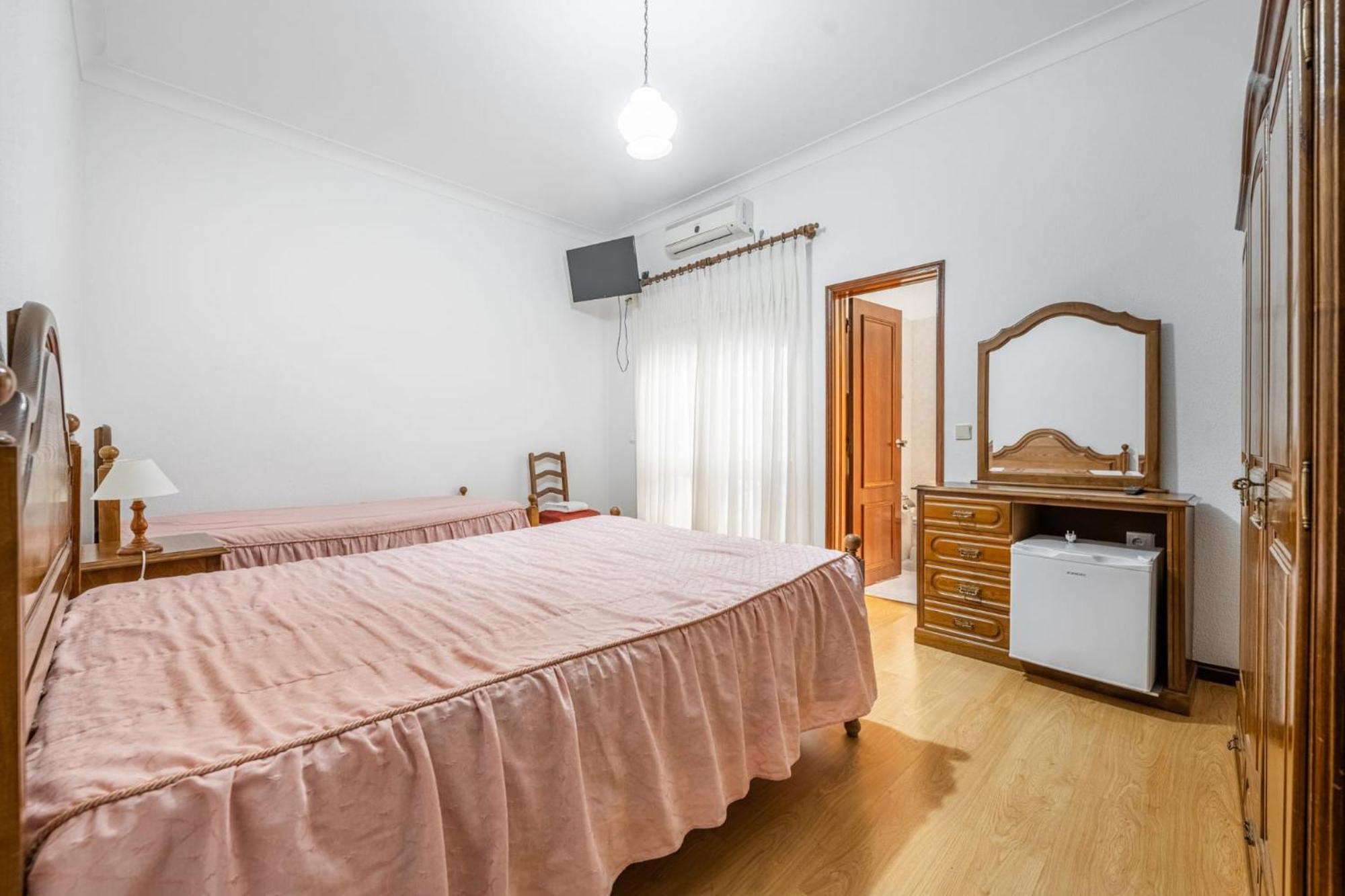 Chambre Double ou Lits Jumeaux avec Lit d'Appoint