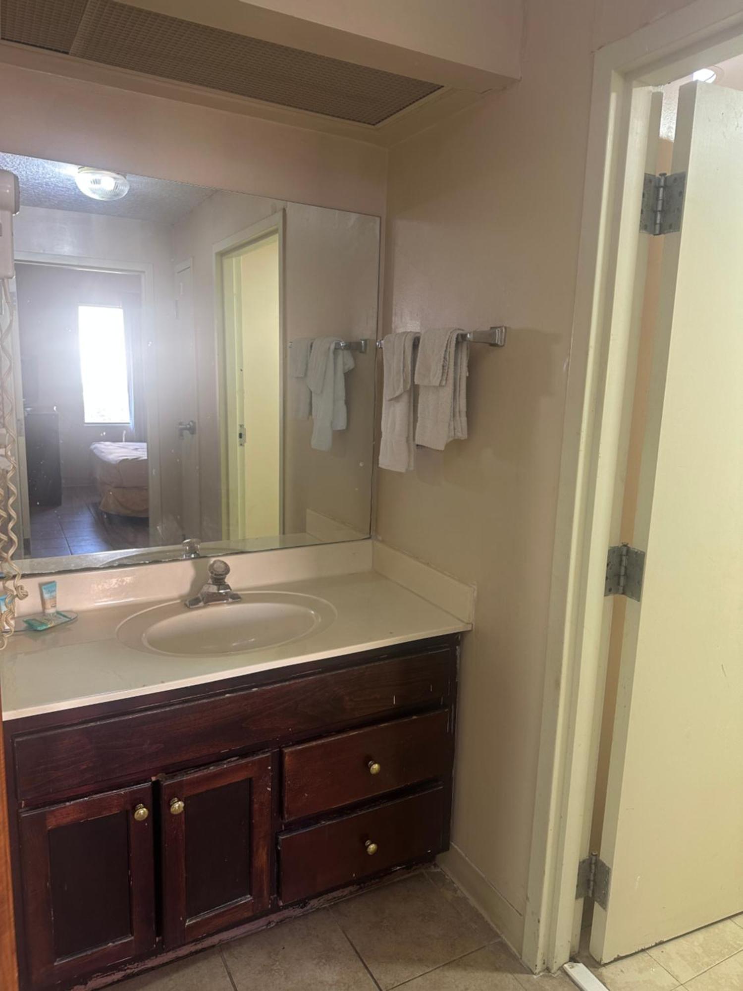 Queen Bed Suite with Kitchenette Non Smoking