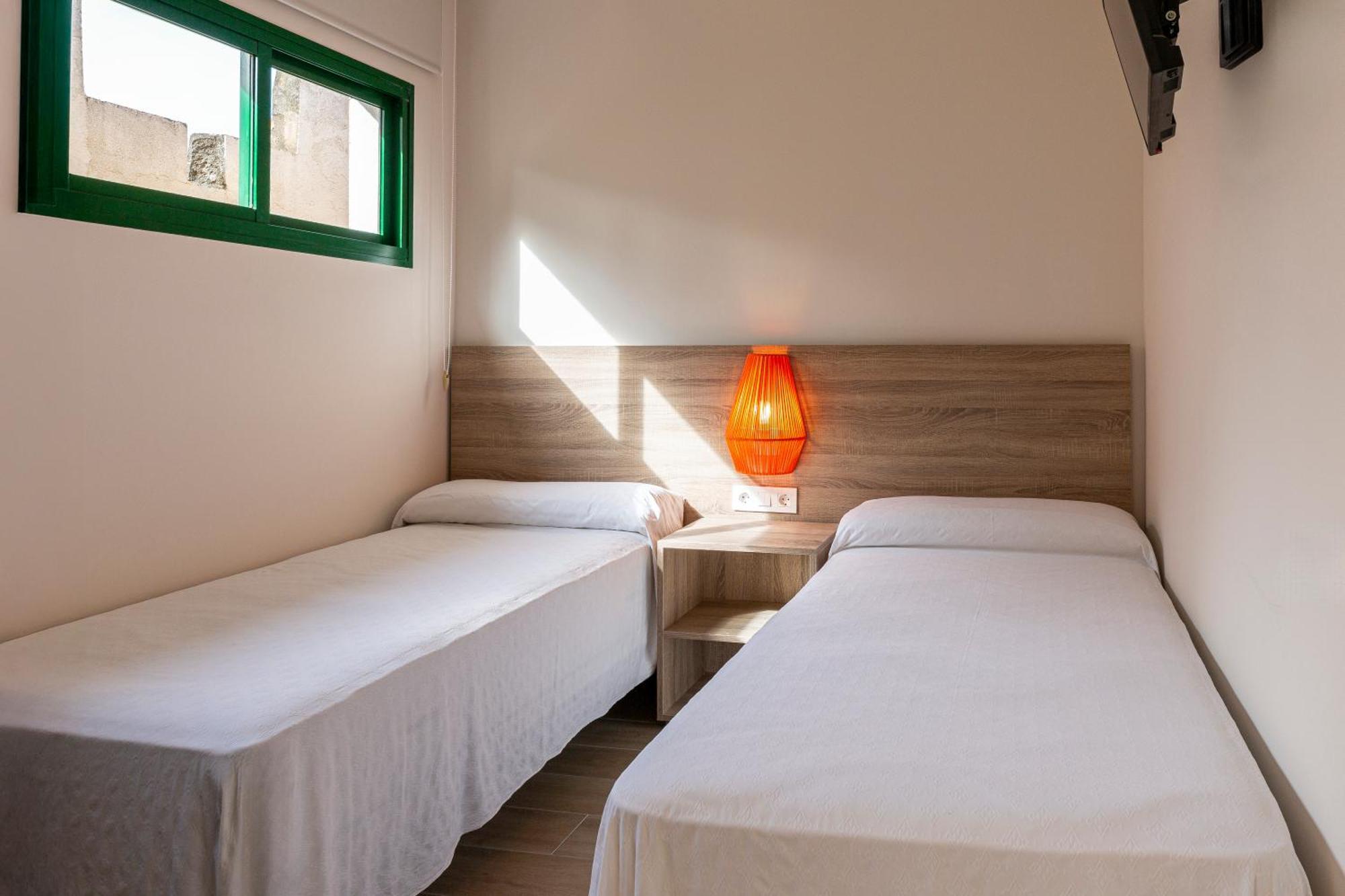Appartement avec Balcon - Vue sur Piscine (3 Adultes)