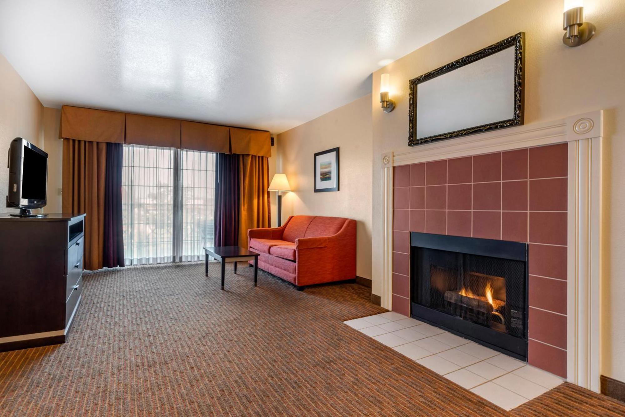 Two-Room King Suite Sofa Bed Balcony Fireplace Non-Smoking