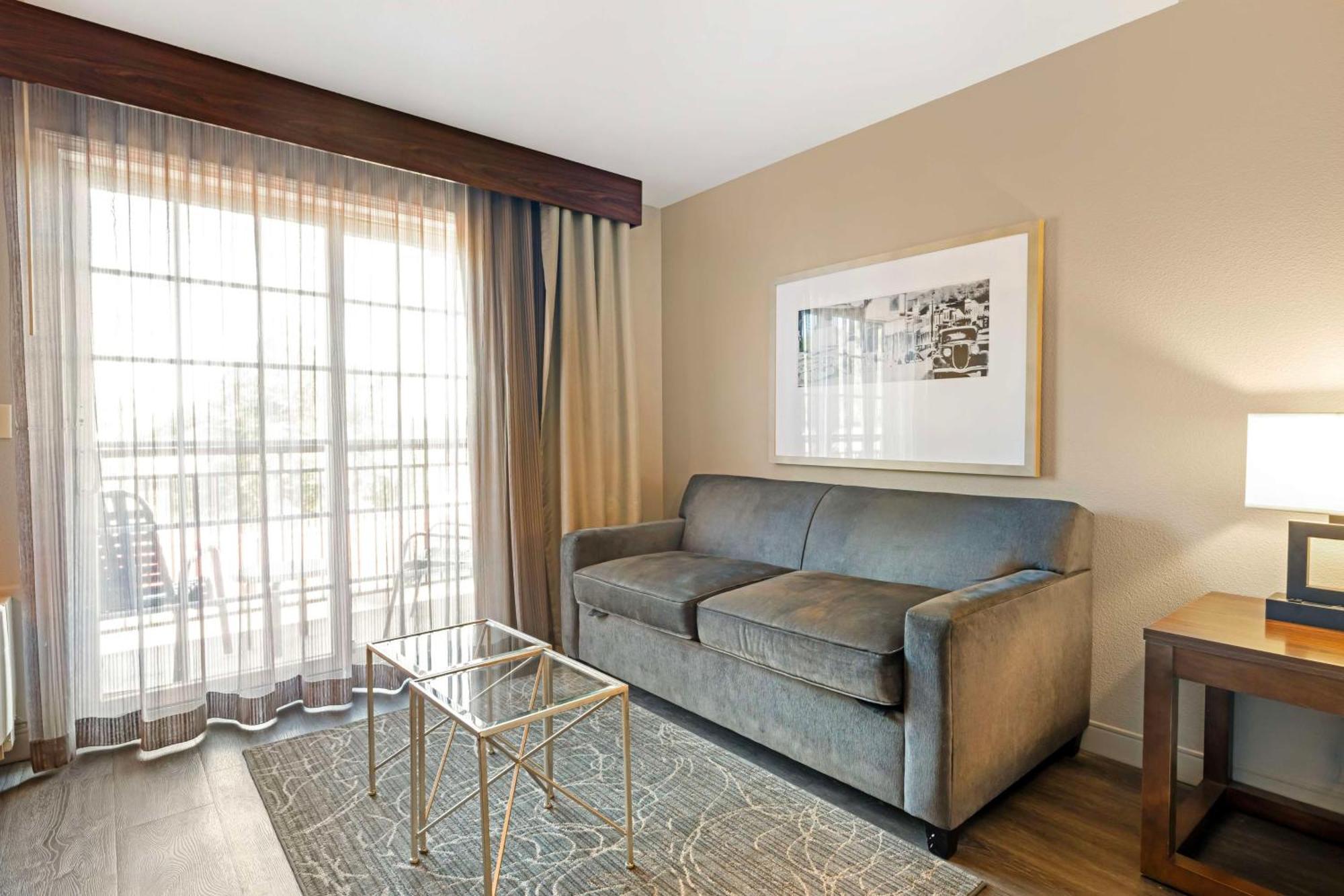Two-Room Suite with One King Bed, Two Queen Beds and Sofa Bed - Non-Smoking