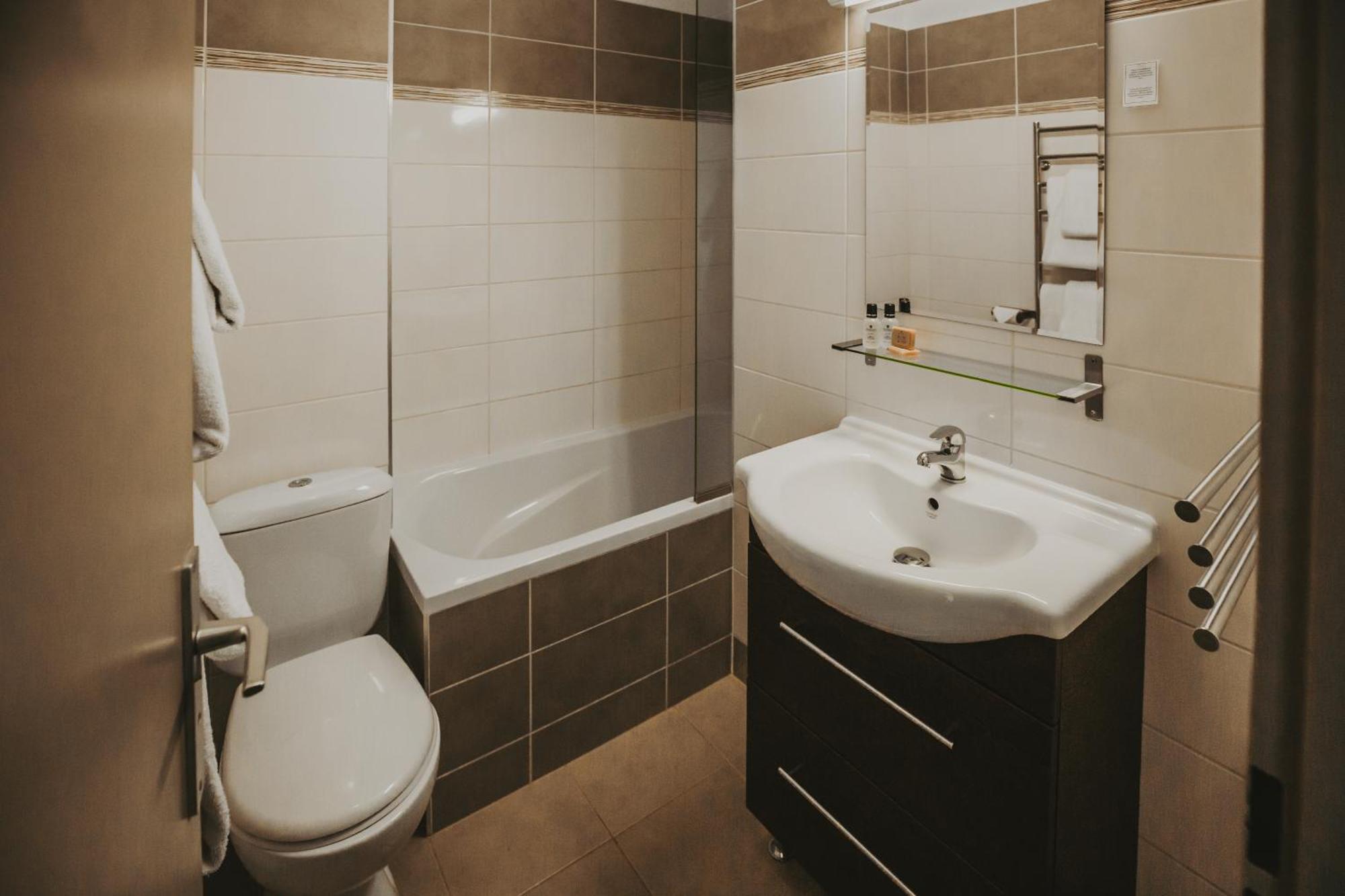 Single Room,1647774733:JPEG