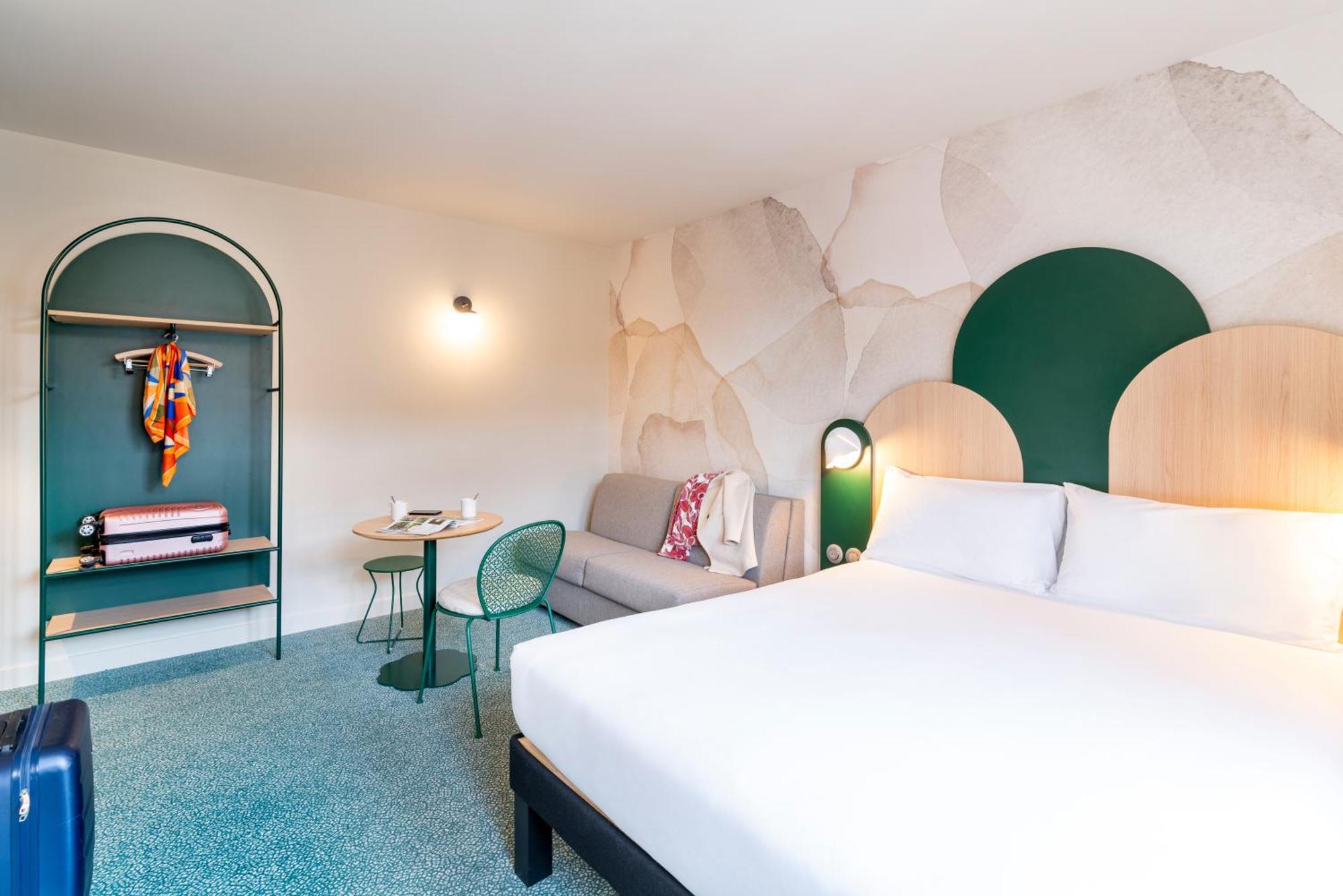 Chambre Lit Queen-Size Confort avec Canapé-Lit