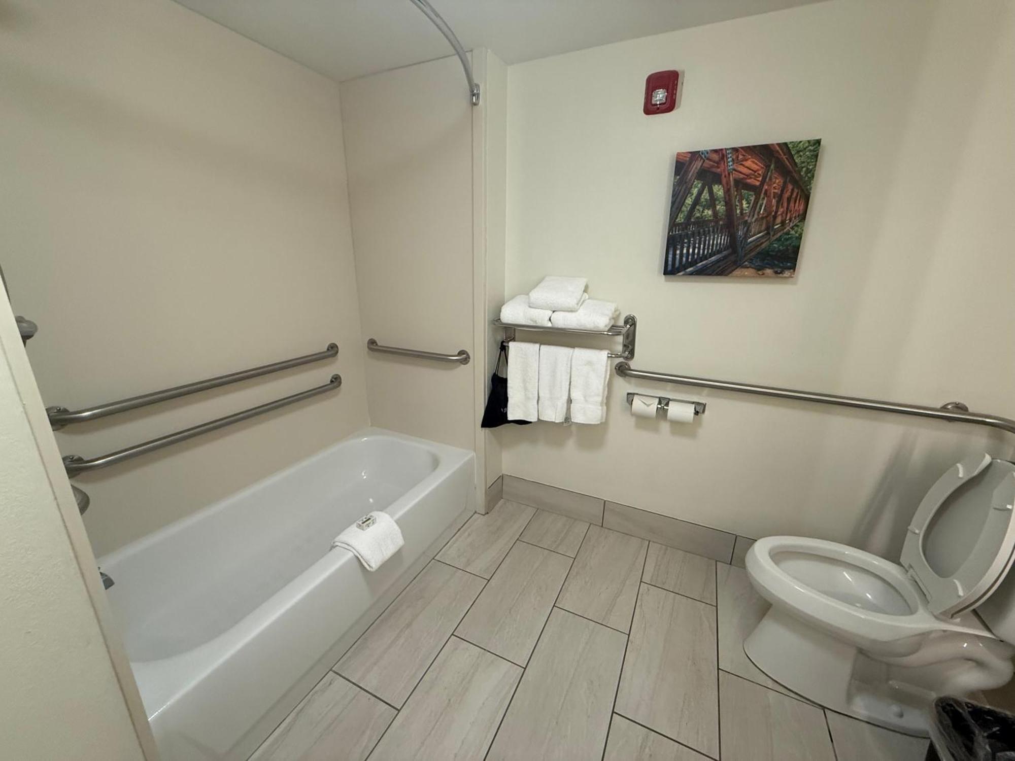 King Room Mobility Access or Non-Smoking,1651185814:JPEG