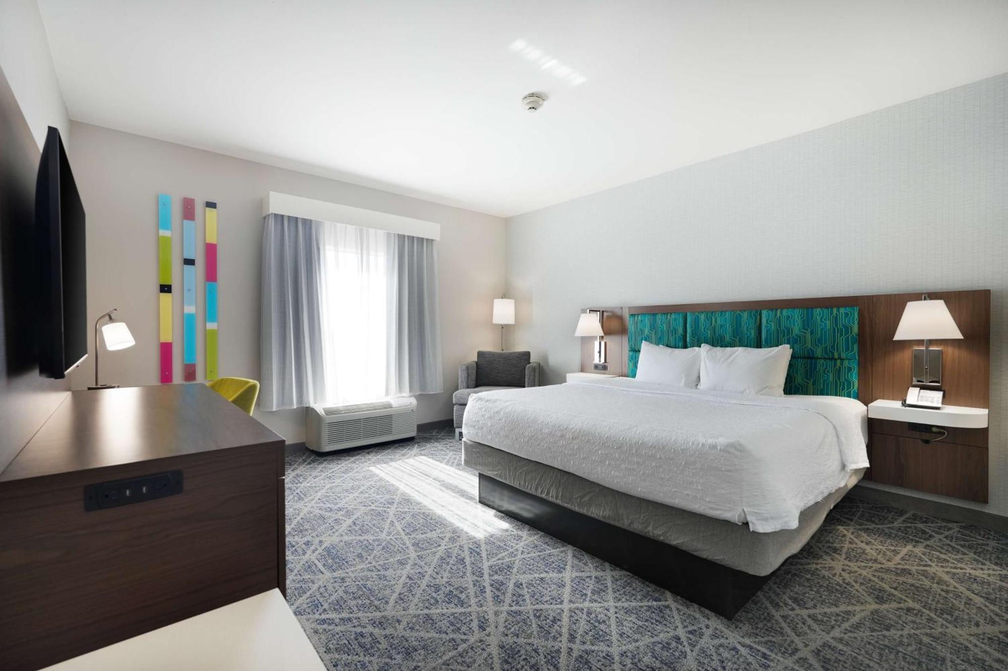 King Room with King Bed - Non-Smoking