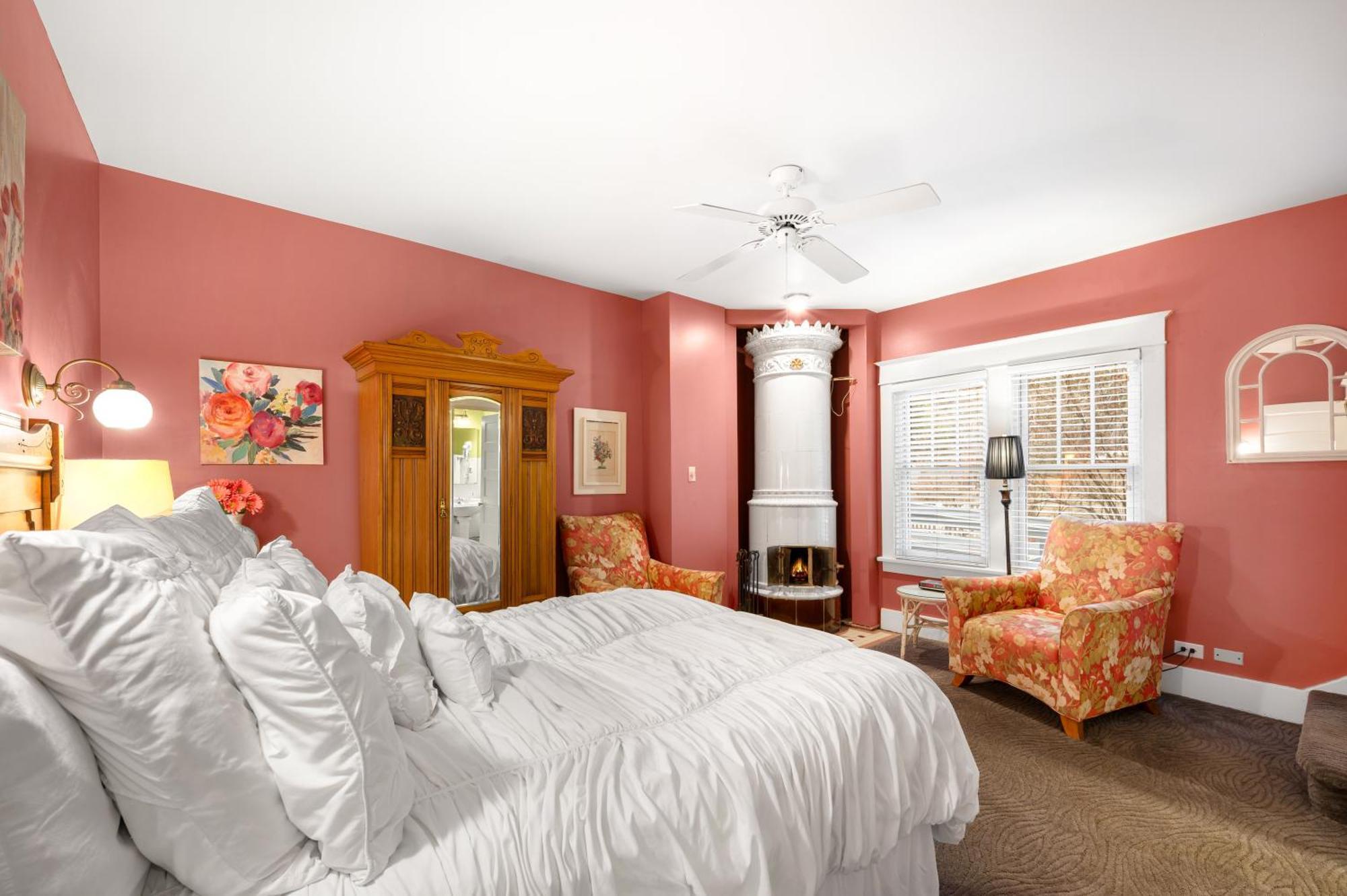 Queen Room - Idylls of An Author