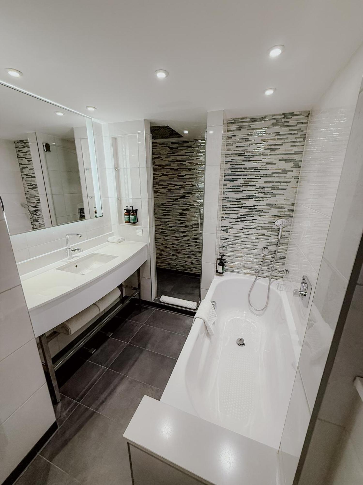 Deluxe King Room with River View,1651765983:JPEG