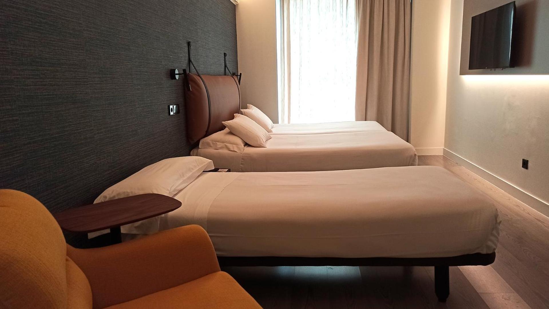 Chambre Double avec Lit d'Appoint (2 Adultes + 1 Enfant)