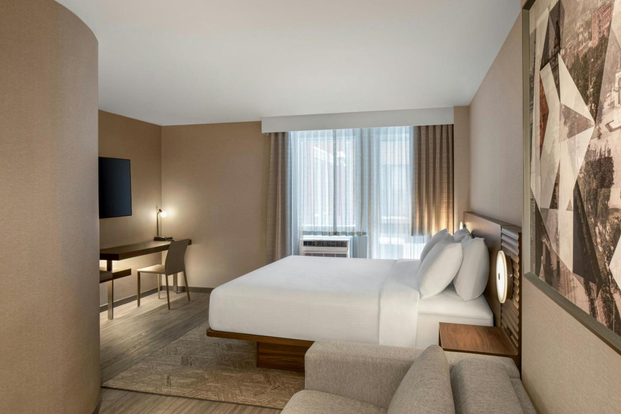 Zimmer mit Kingsize-Bett