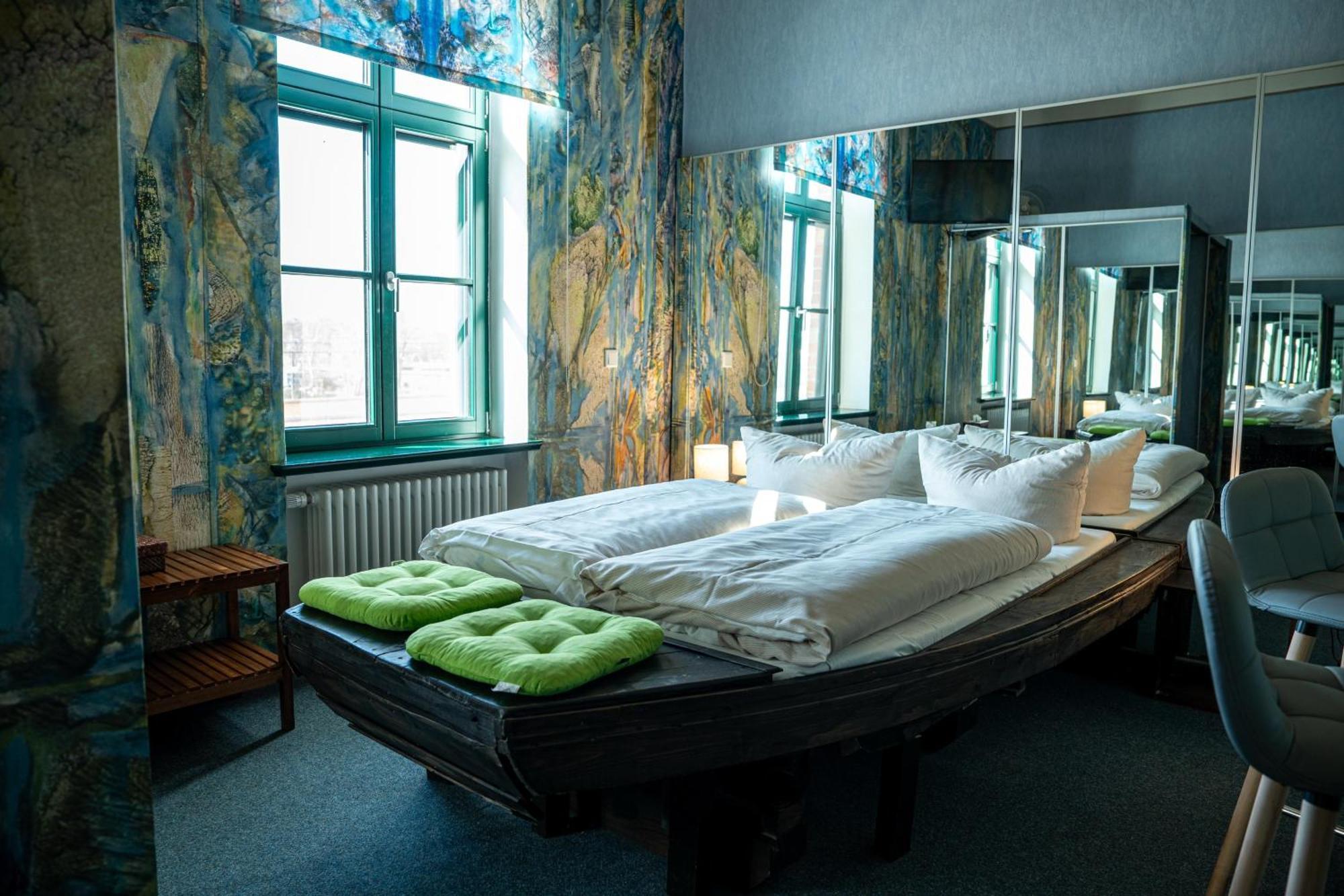 Double Room,1668136285:JPEG