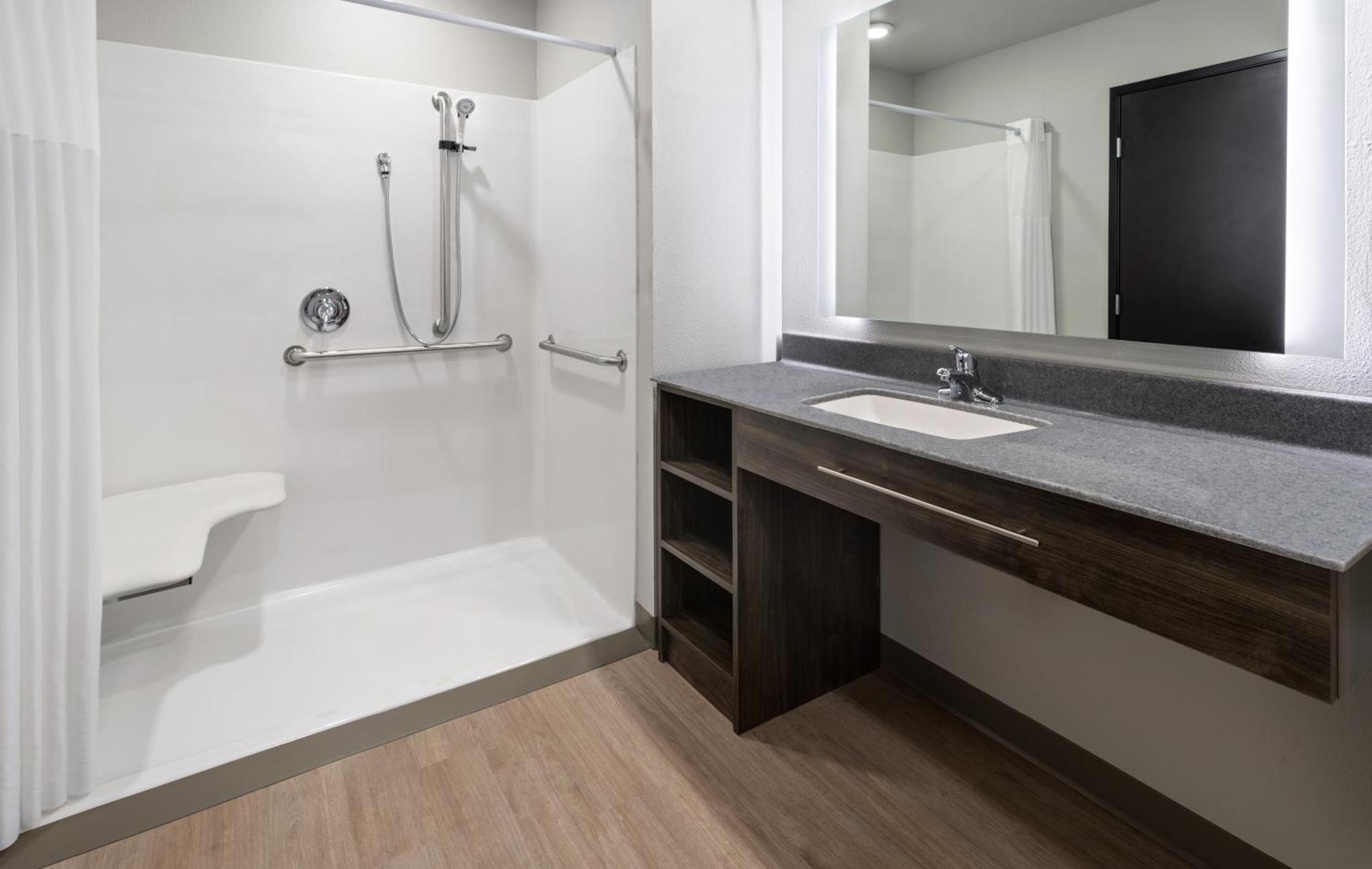 King Room - Recliner - Hearing & Mobility Accessible - Roll In Shower