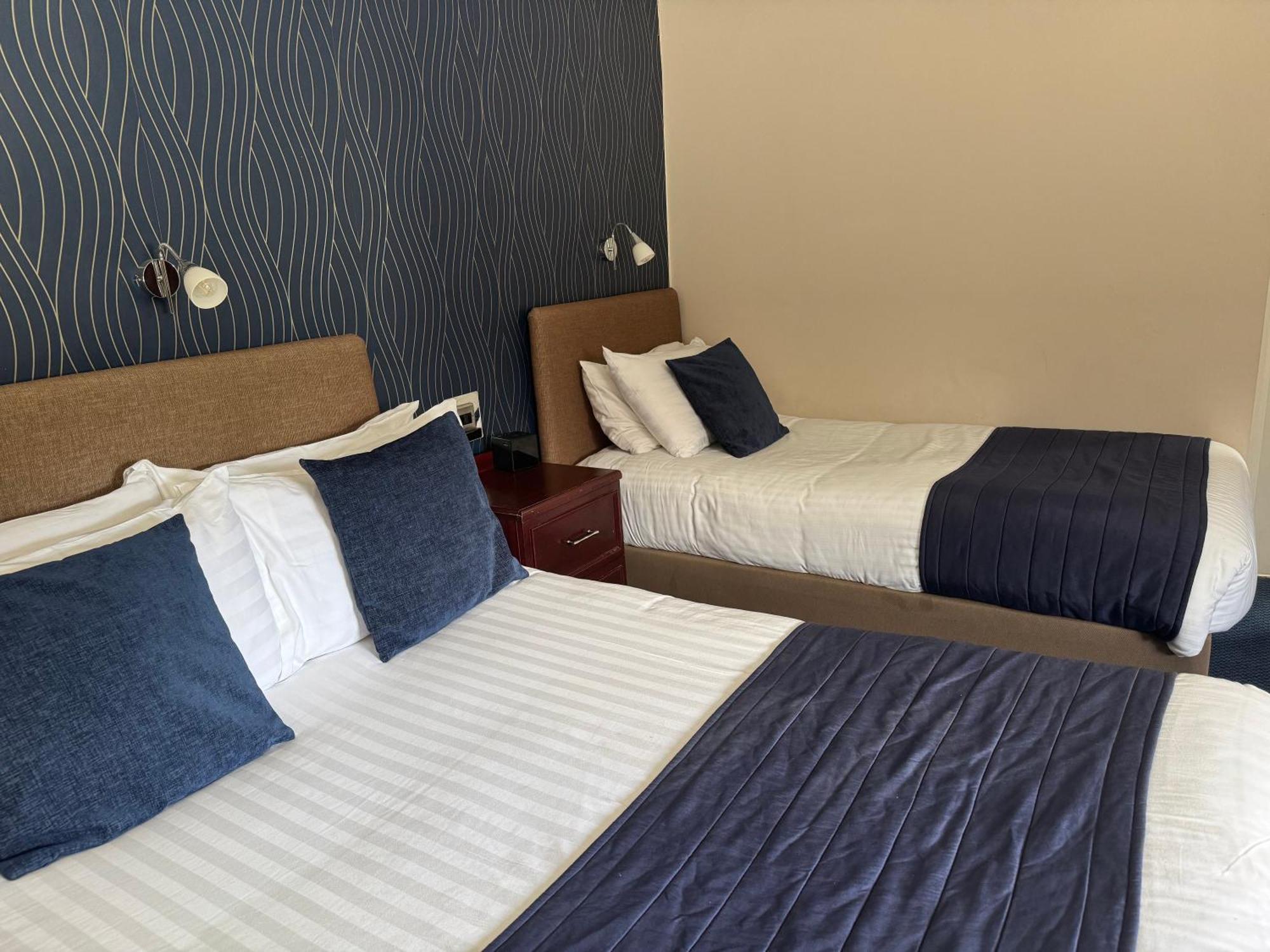 Family Room Double Two Single Beds,1653527969:JPEG