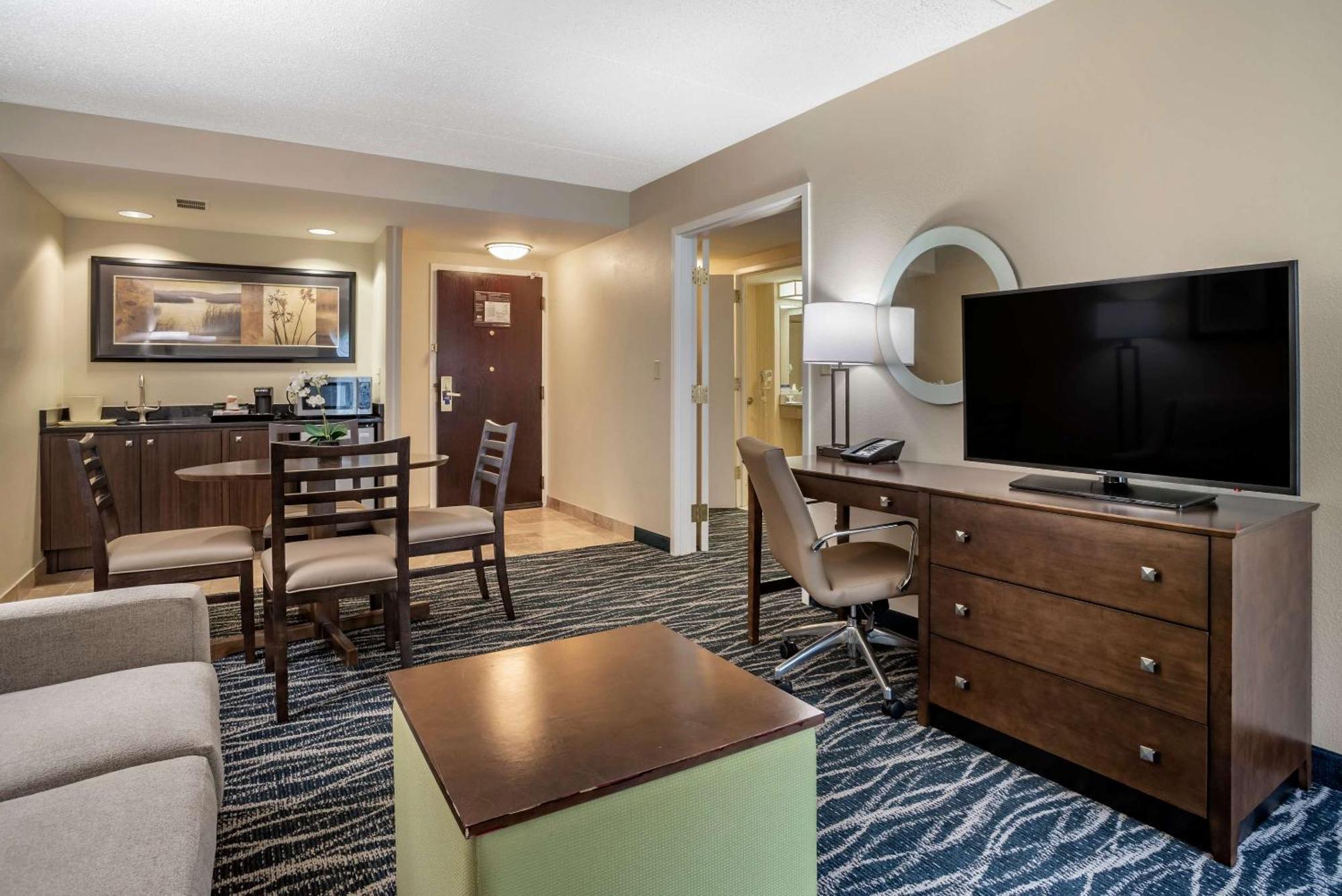 King Suite - Accessible/Non-Smoking