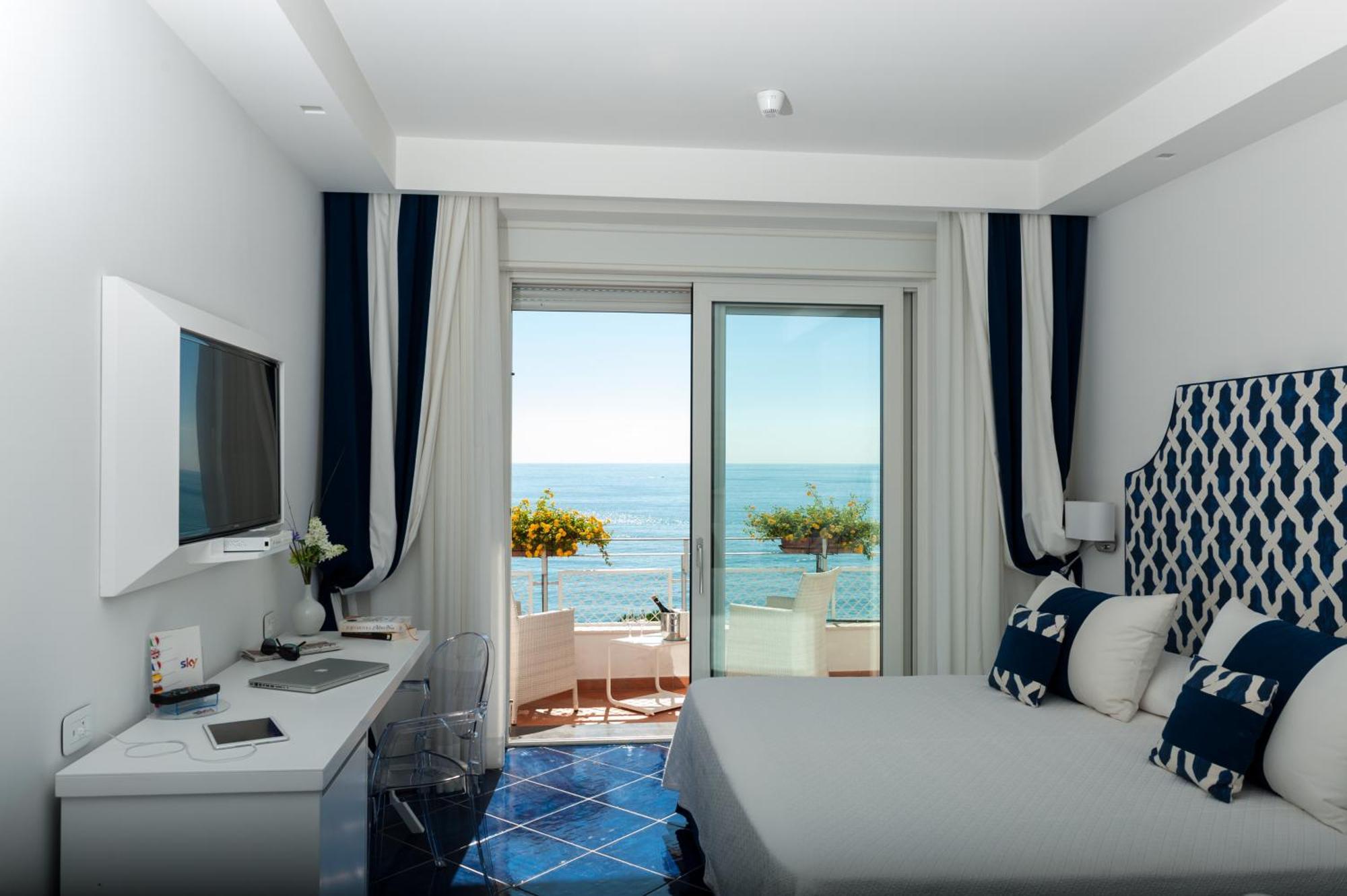 Deluxe Double or Twin Room with Balcony and Sea View,1656185822:JPEG