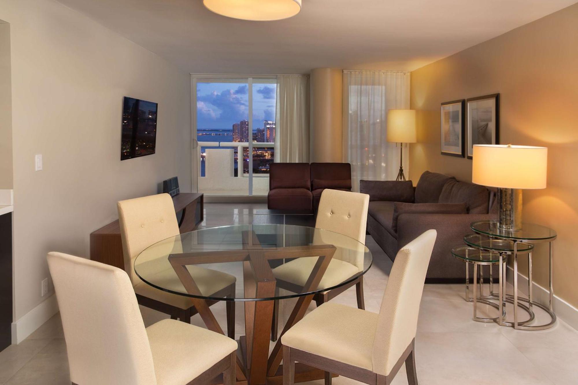 One-Bedroom Apartment with Kitchen