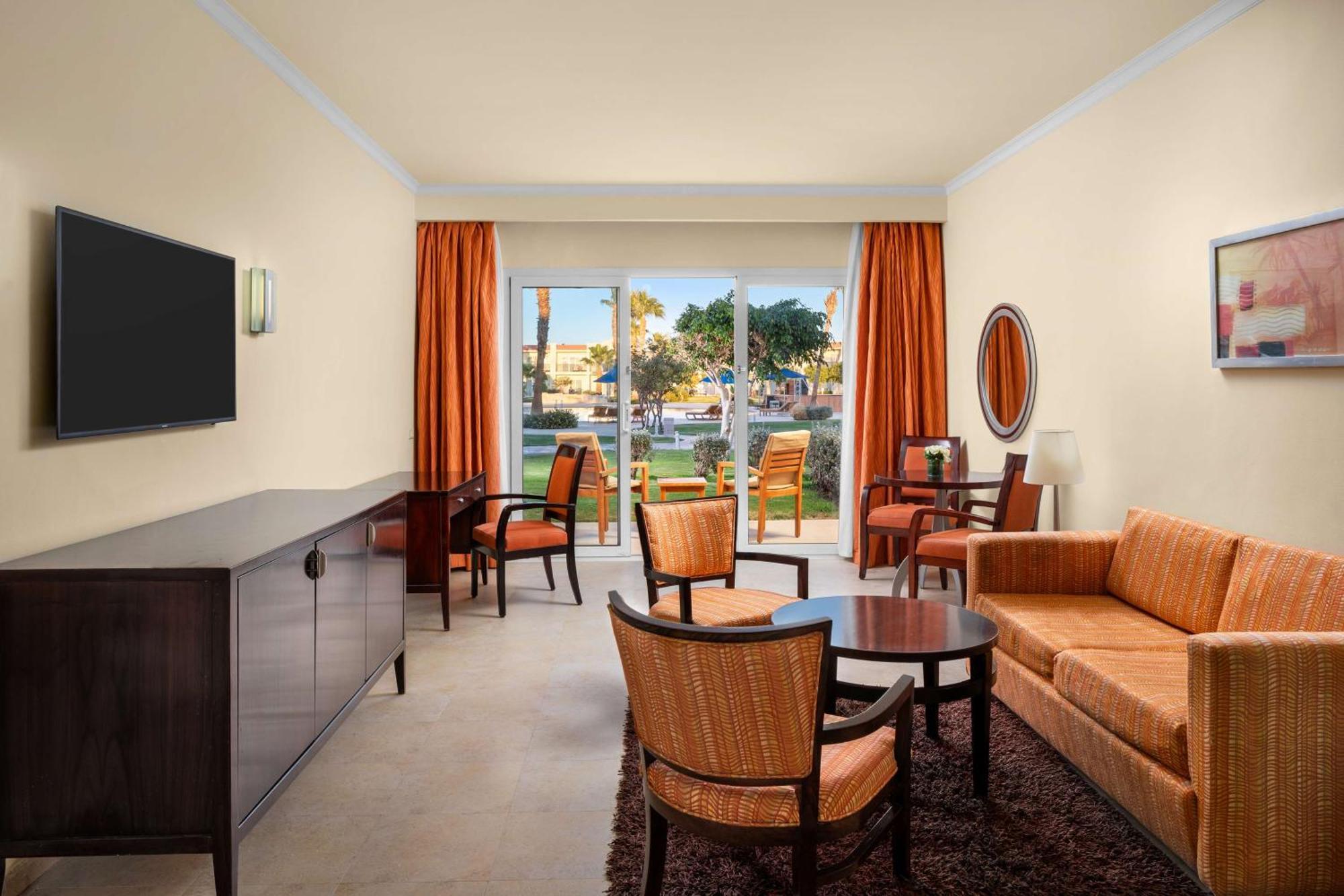 Mountainside Deluxe King Suite Pool View