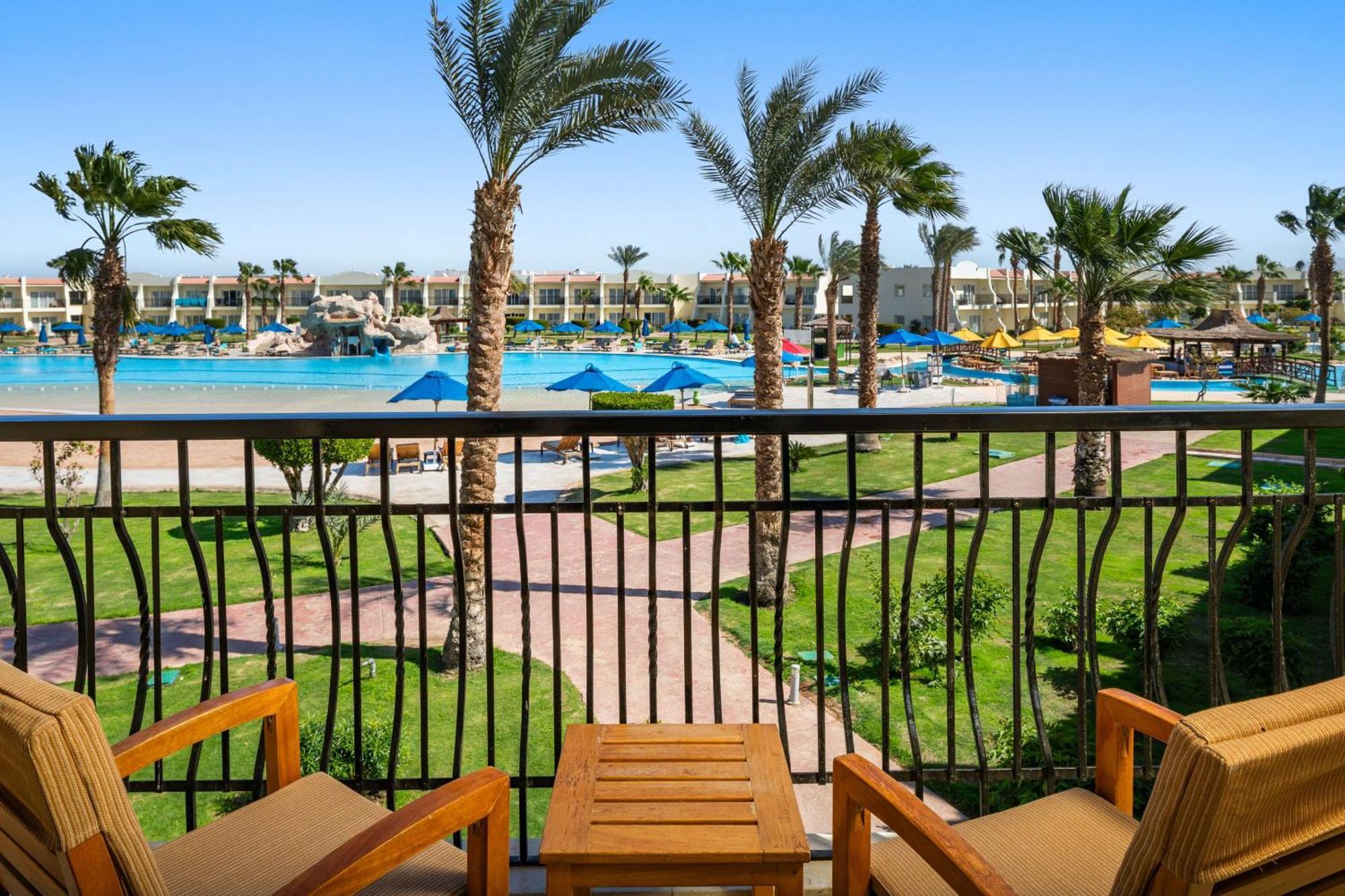 Mountainside Twin Deluxe Room Pool View