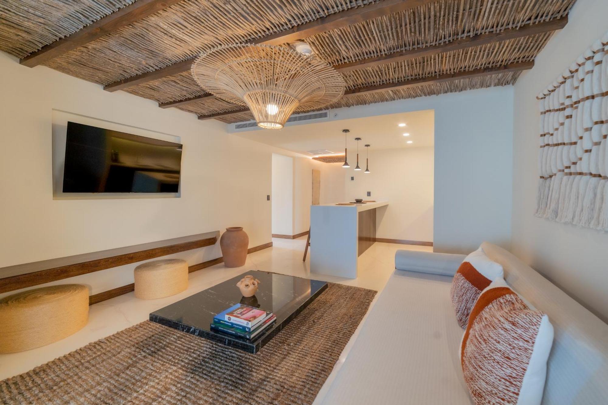 One-Bedroom Queen Suite