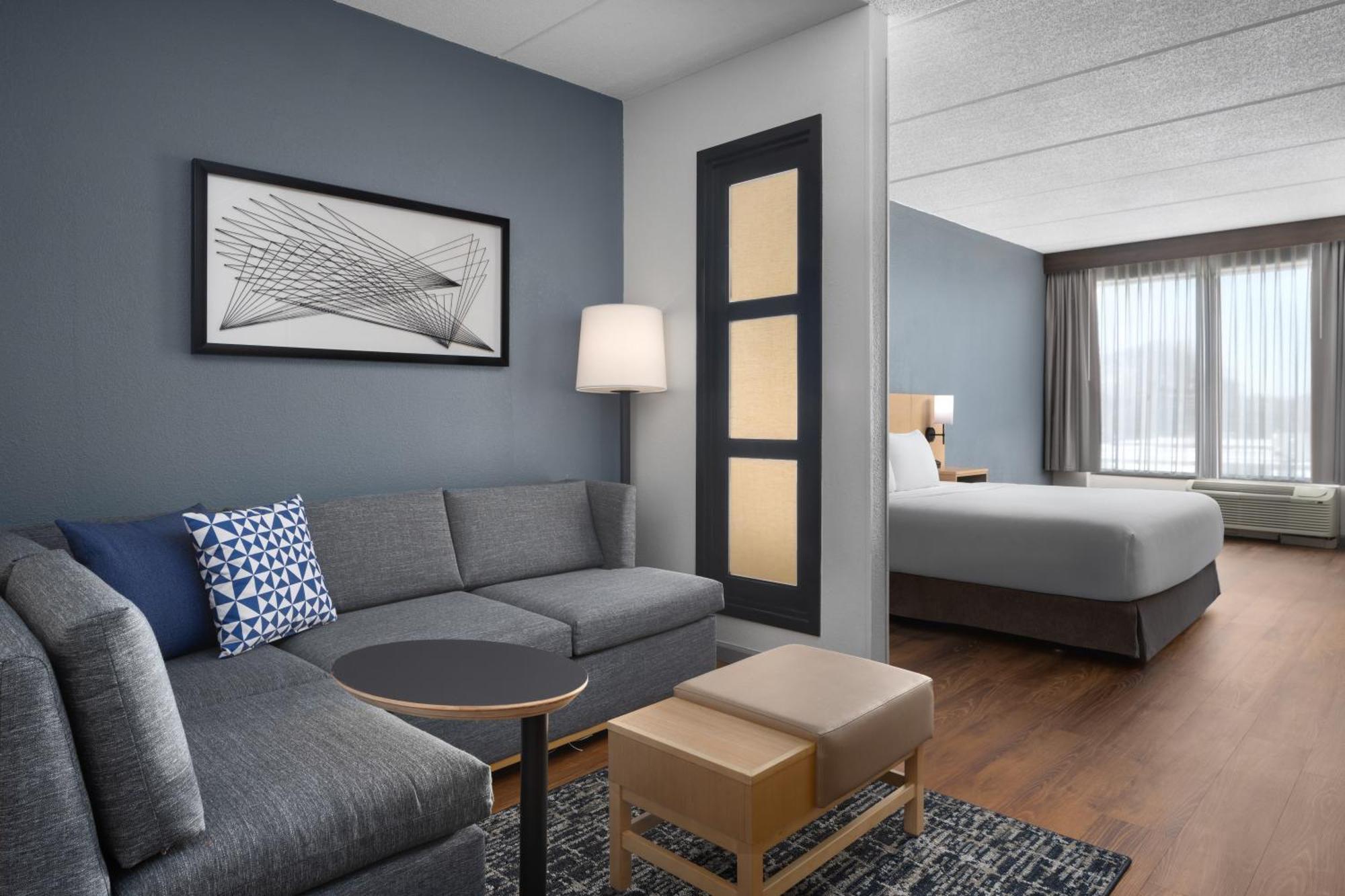 Zimmer mit Kingsize-Bett und Schlafsofa - Obere Etage